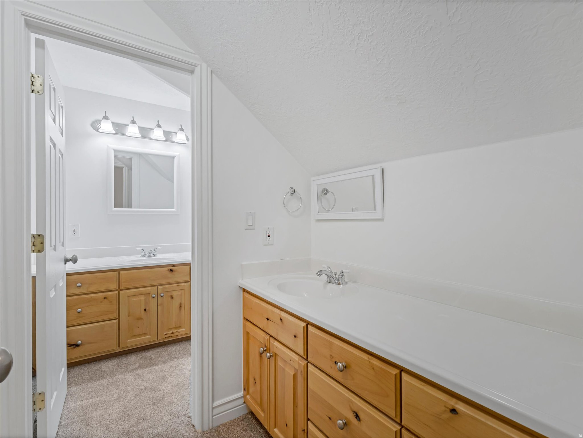 1694 E APPLE ORCHARD CT