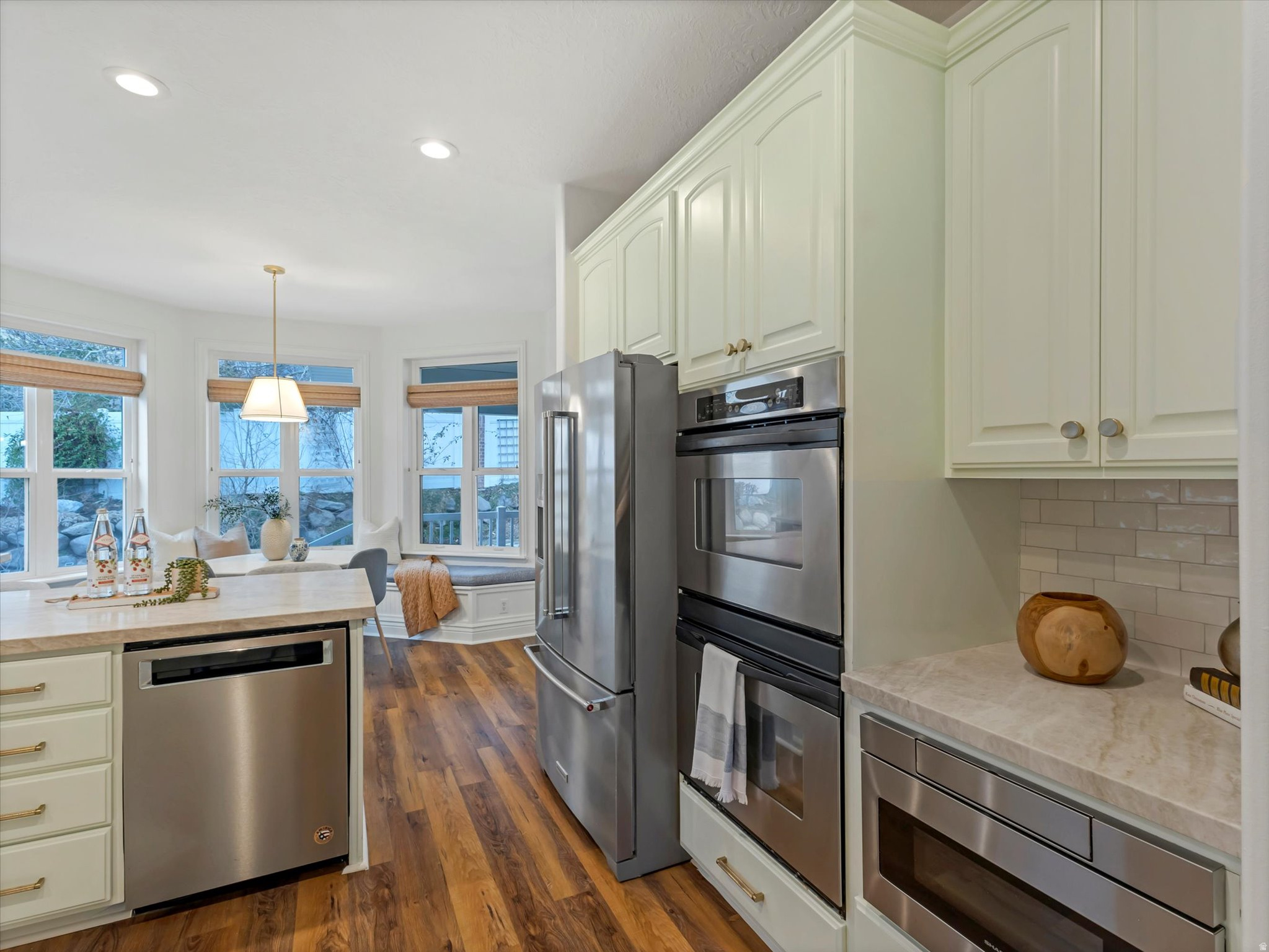 1694 E APPLE ORCHARD CT