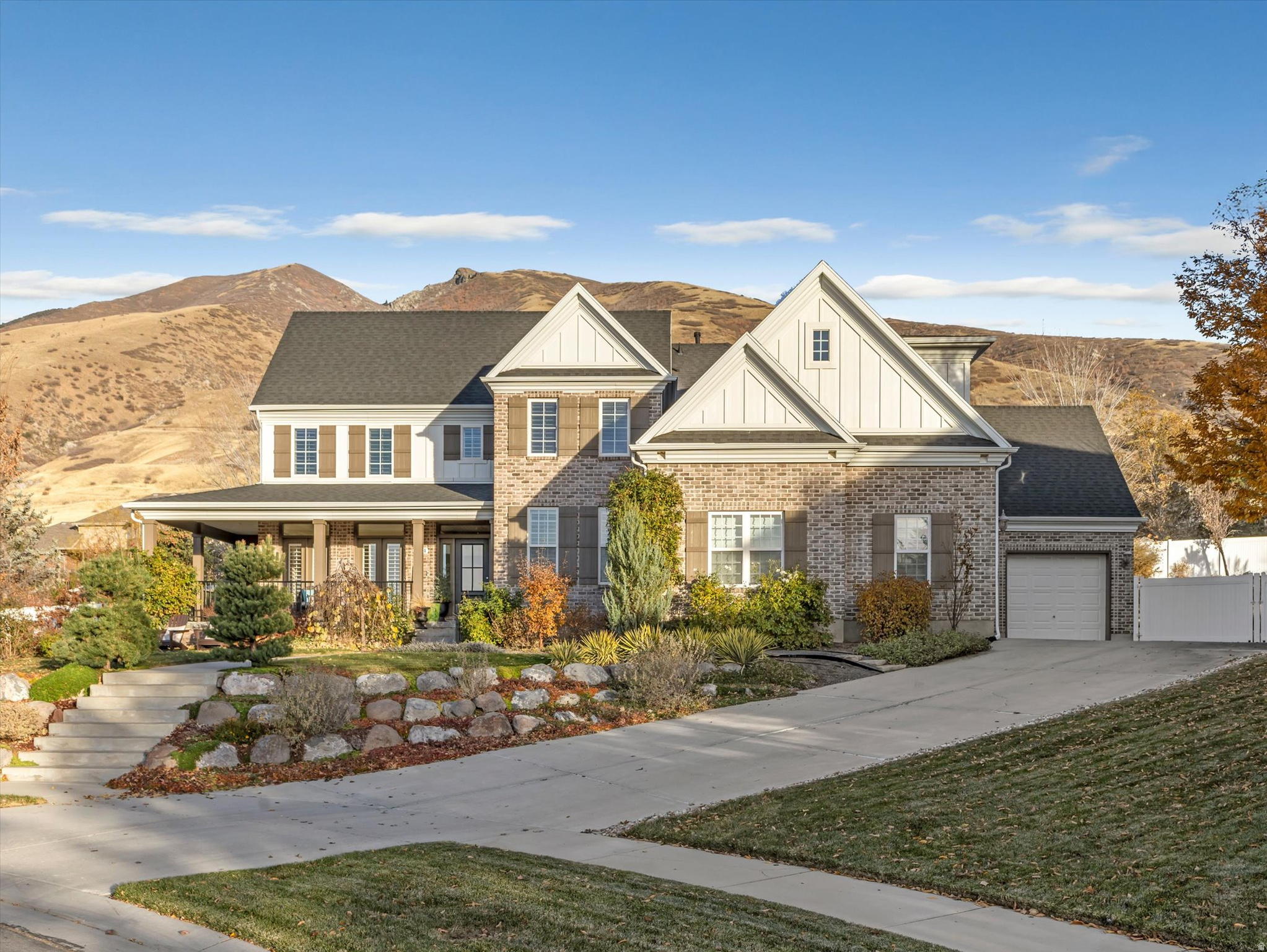 1694 E APPLE ORCHARD CT