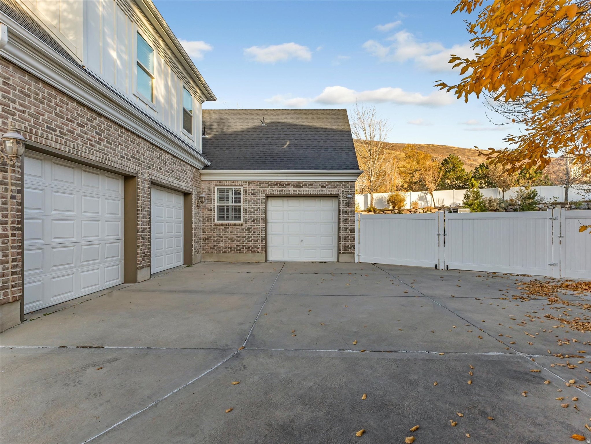 1694 E APPLE ORCHARD CT