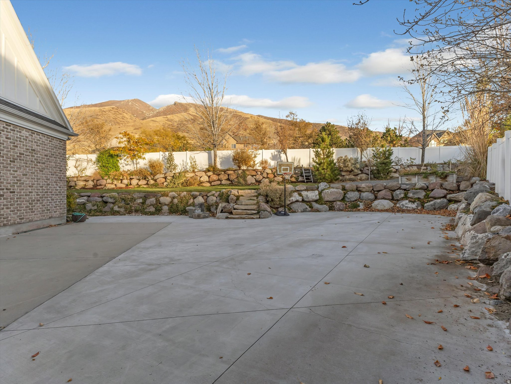 1694 E APPLE ORCHARD CT