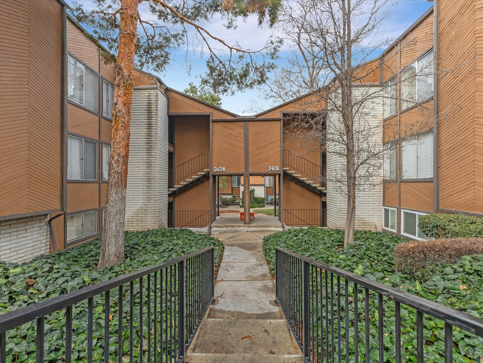 2418 S ELIZABETH ST #5
