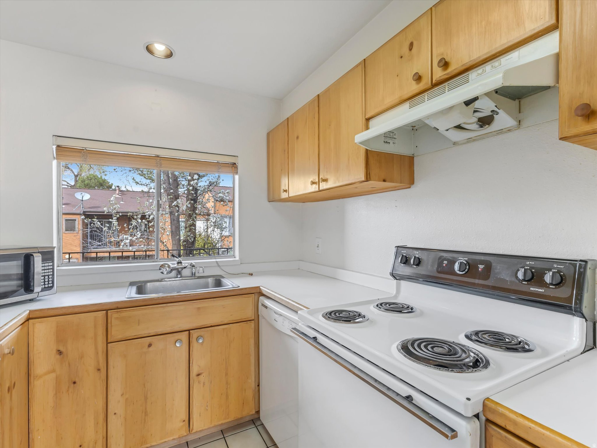 2418 S ELIZABETH ST #5