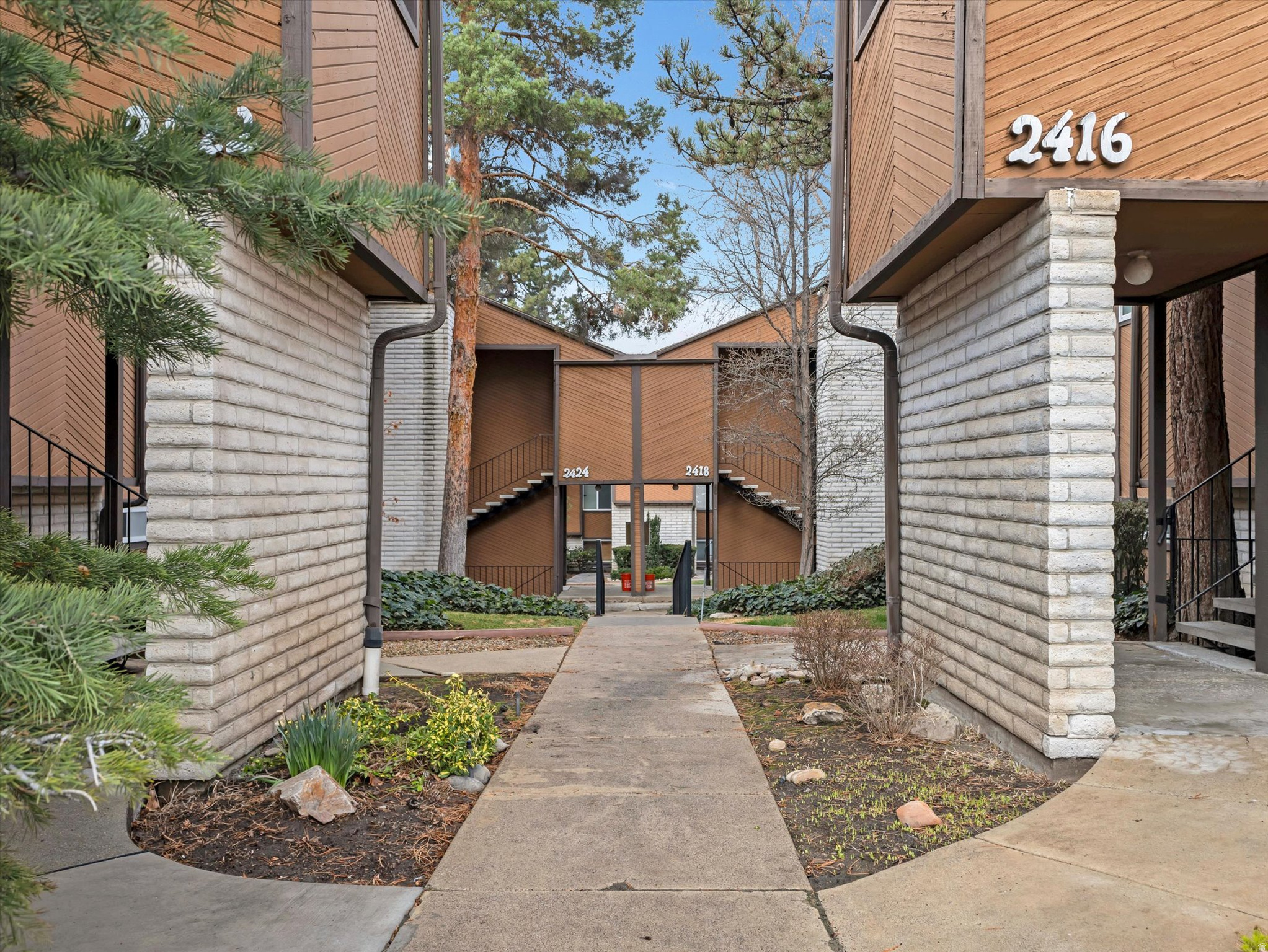 2418 S ELIZABETH ST #5