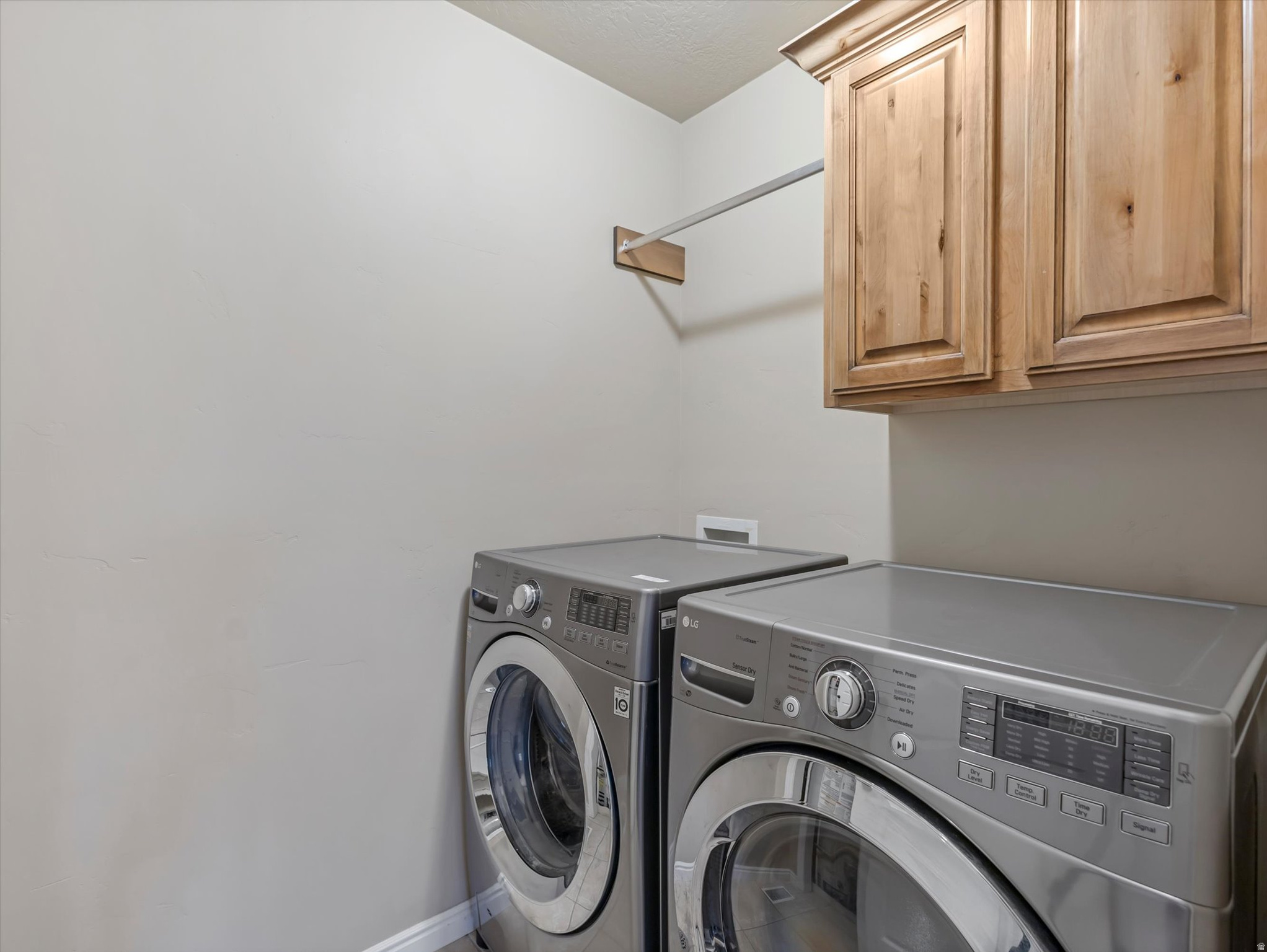 687 E ORCHARD VISTA CT