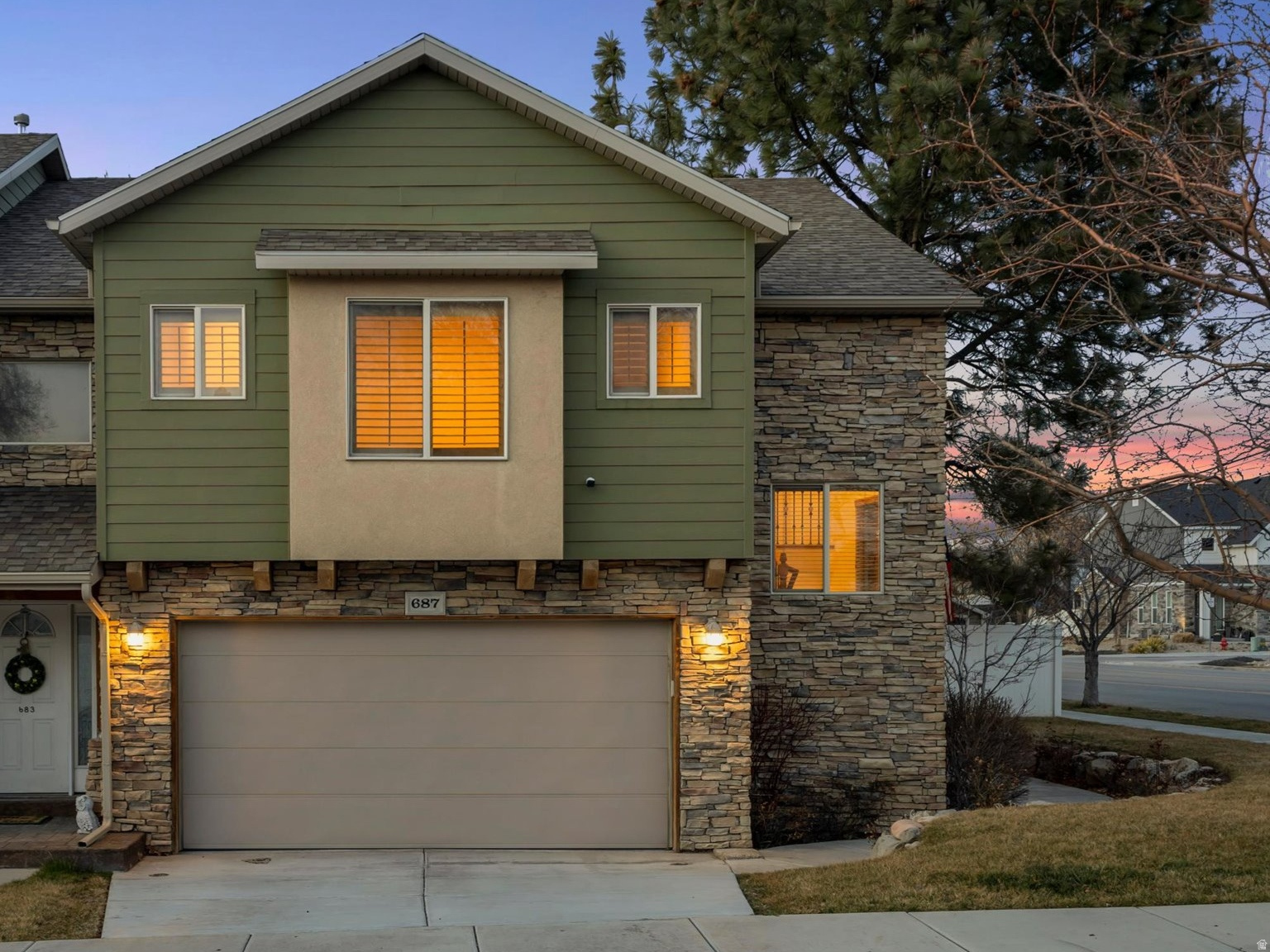 687 E ORCHARD VISTA CT