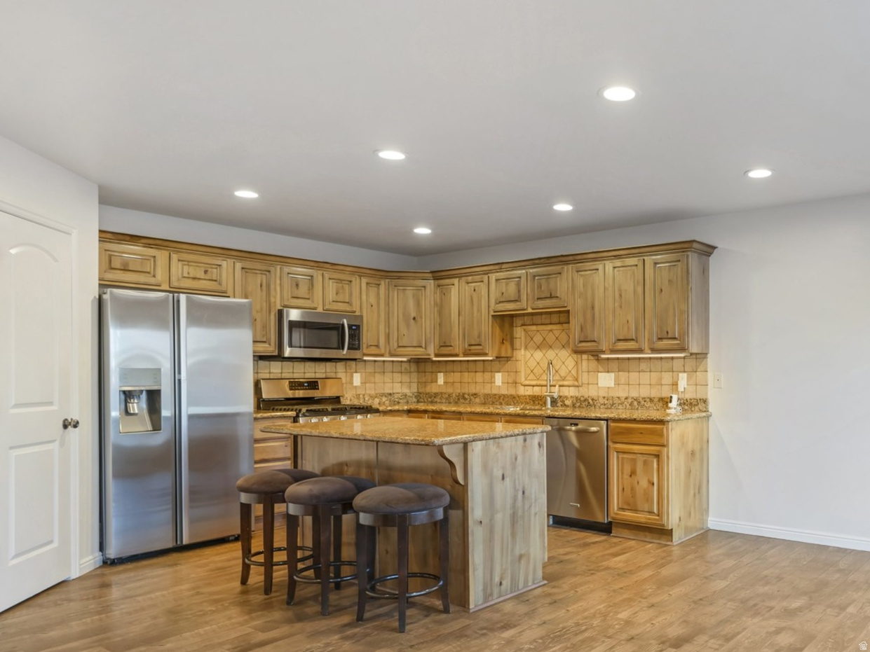 687 E ORCHARD VISTA CT