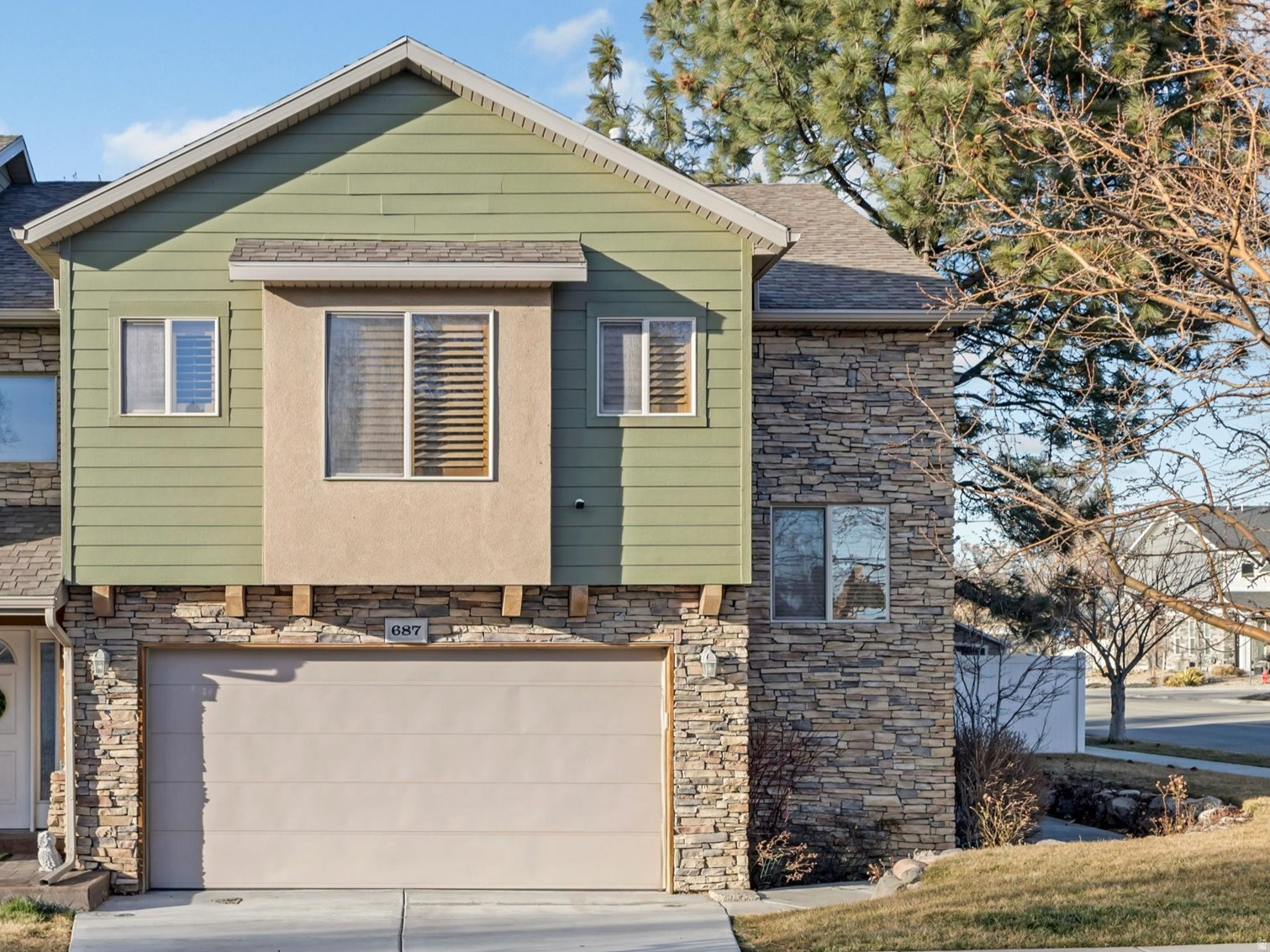 687 E ORCHARD VISTA CT