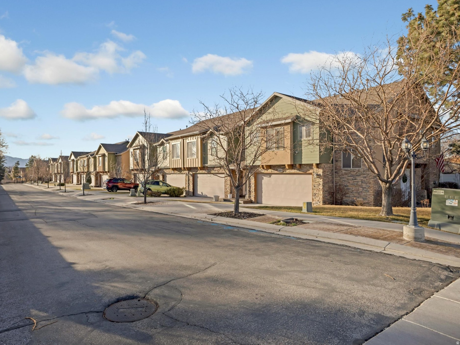 687 E ORCHARD VISTA CT