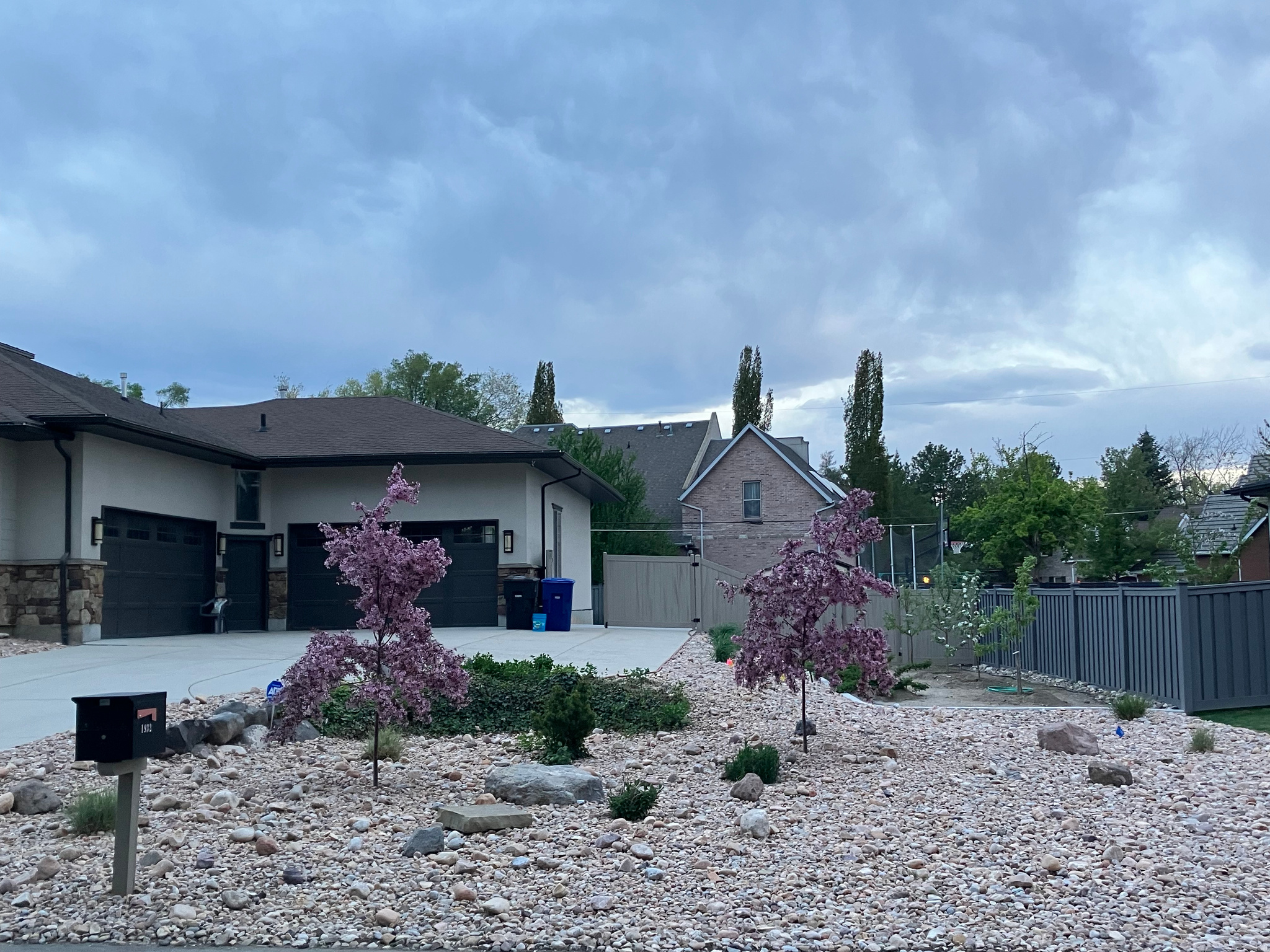 1932 E CHARLESTON LN