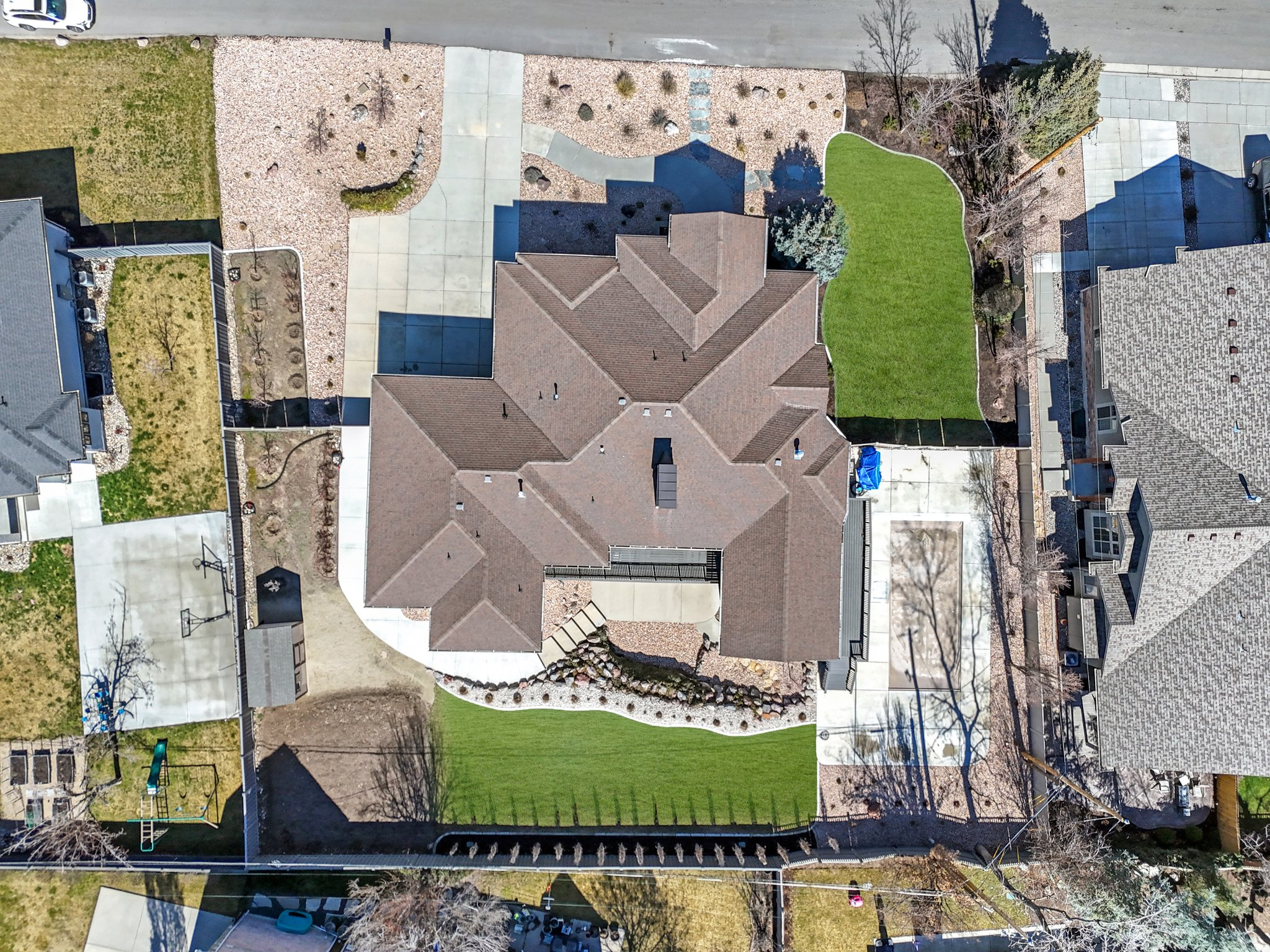 1932 E CHARLESTON LN