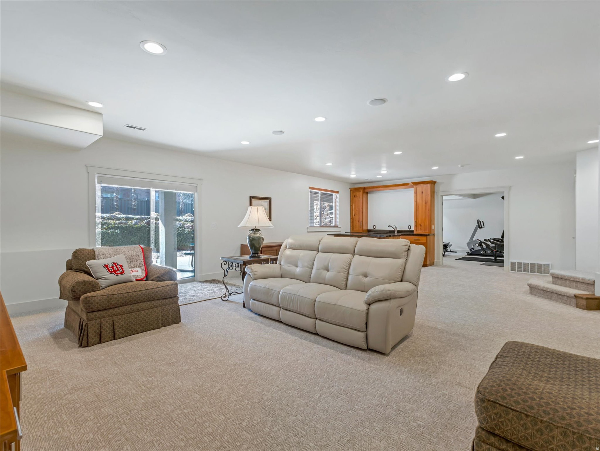 1932 E CHARLESTON LN
