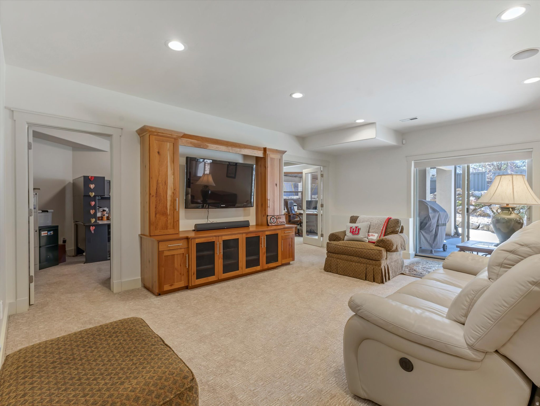 1932 E CHARLESTON LN