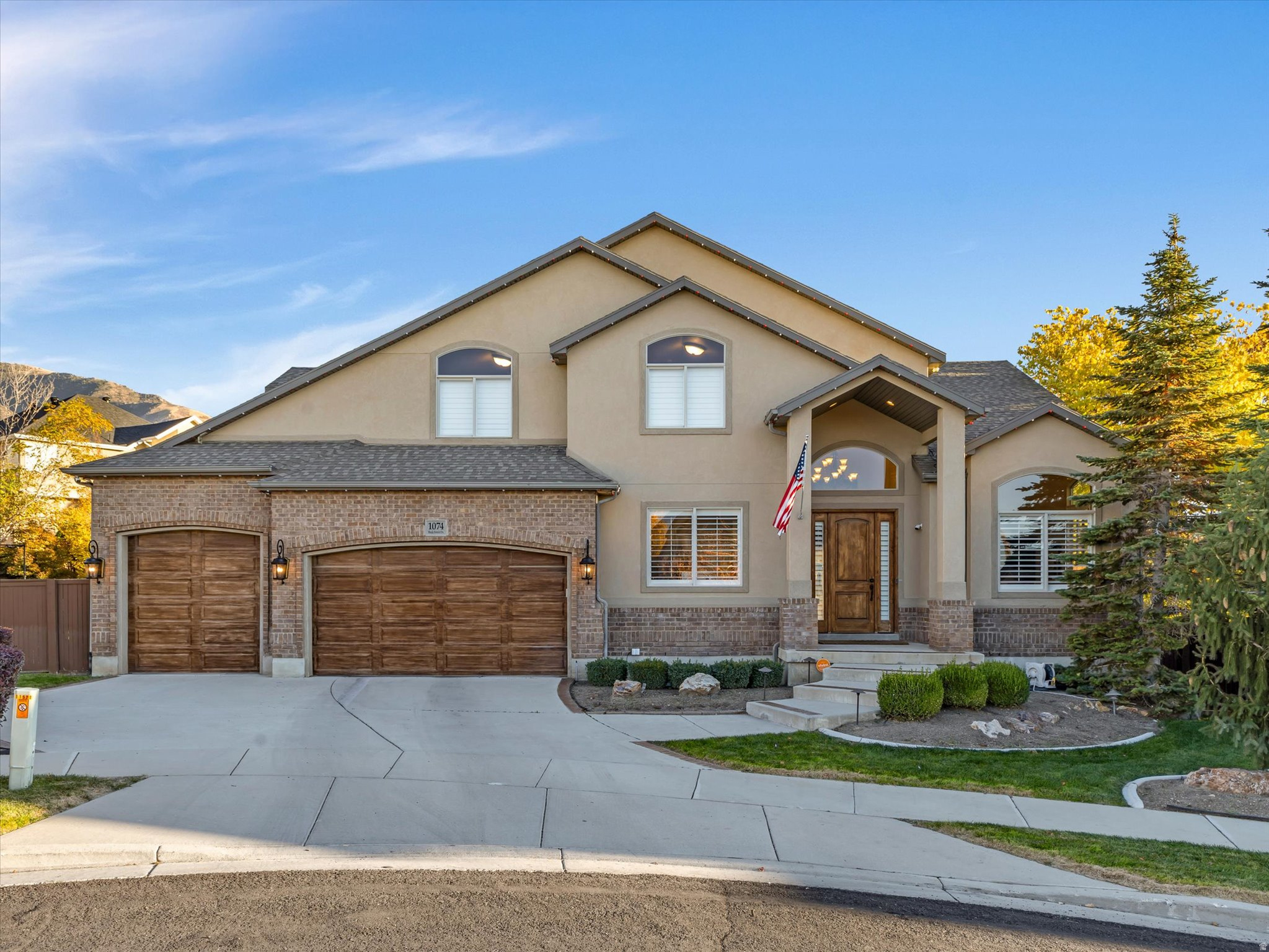 1074 E BLACK FOREST DR