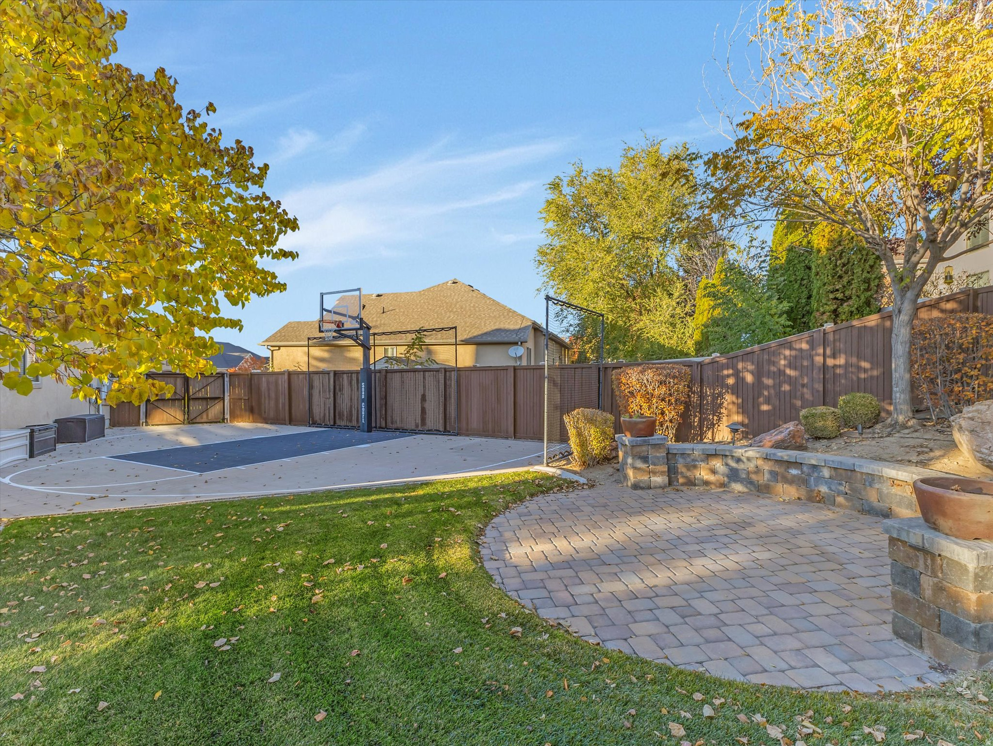 1074 E BLACK FOREST DR