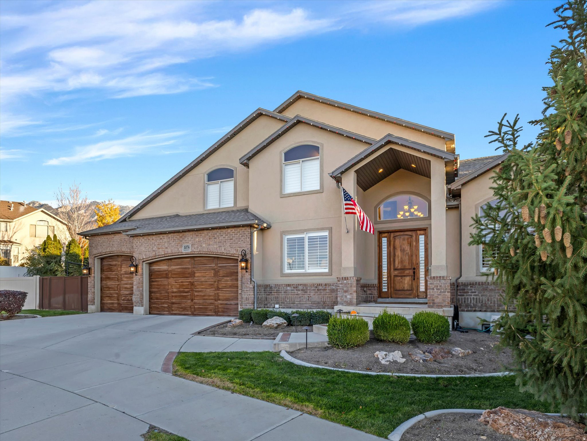 1074 E BLACK FOREST DR