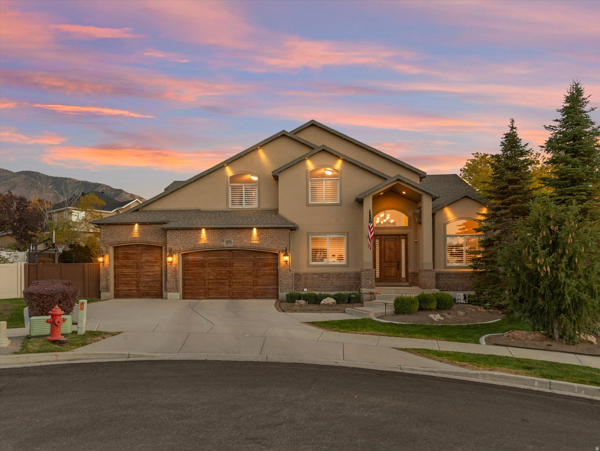 1074 E BLACK FOREST DR