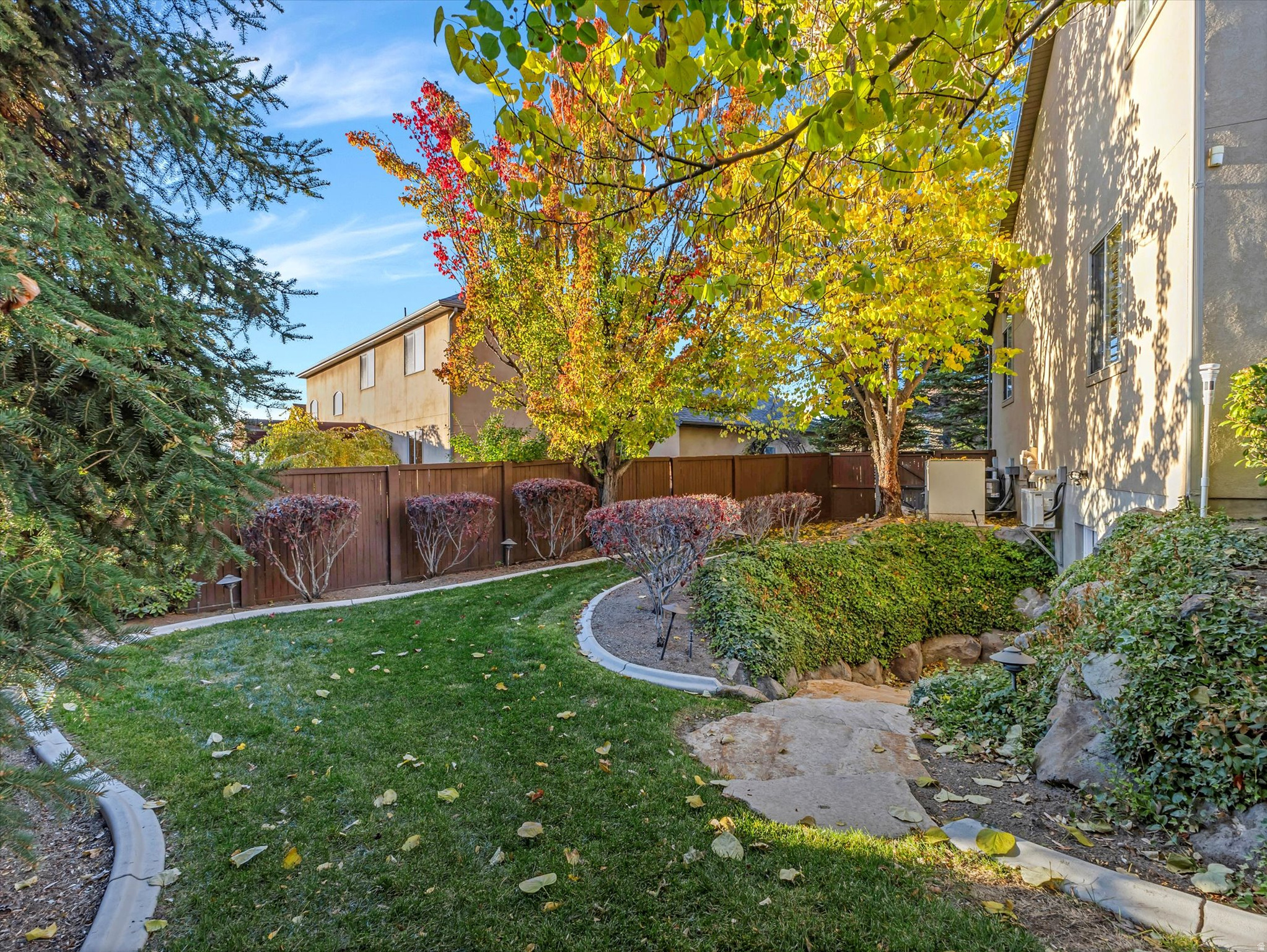 1074 E BLACK FOREST DR