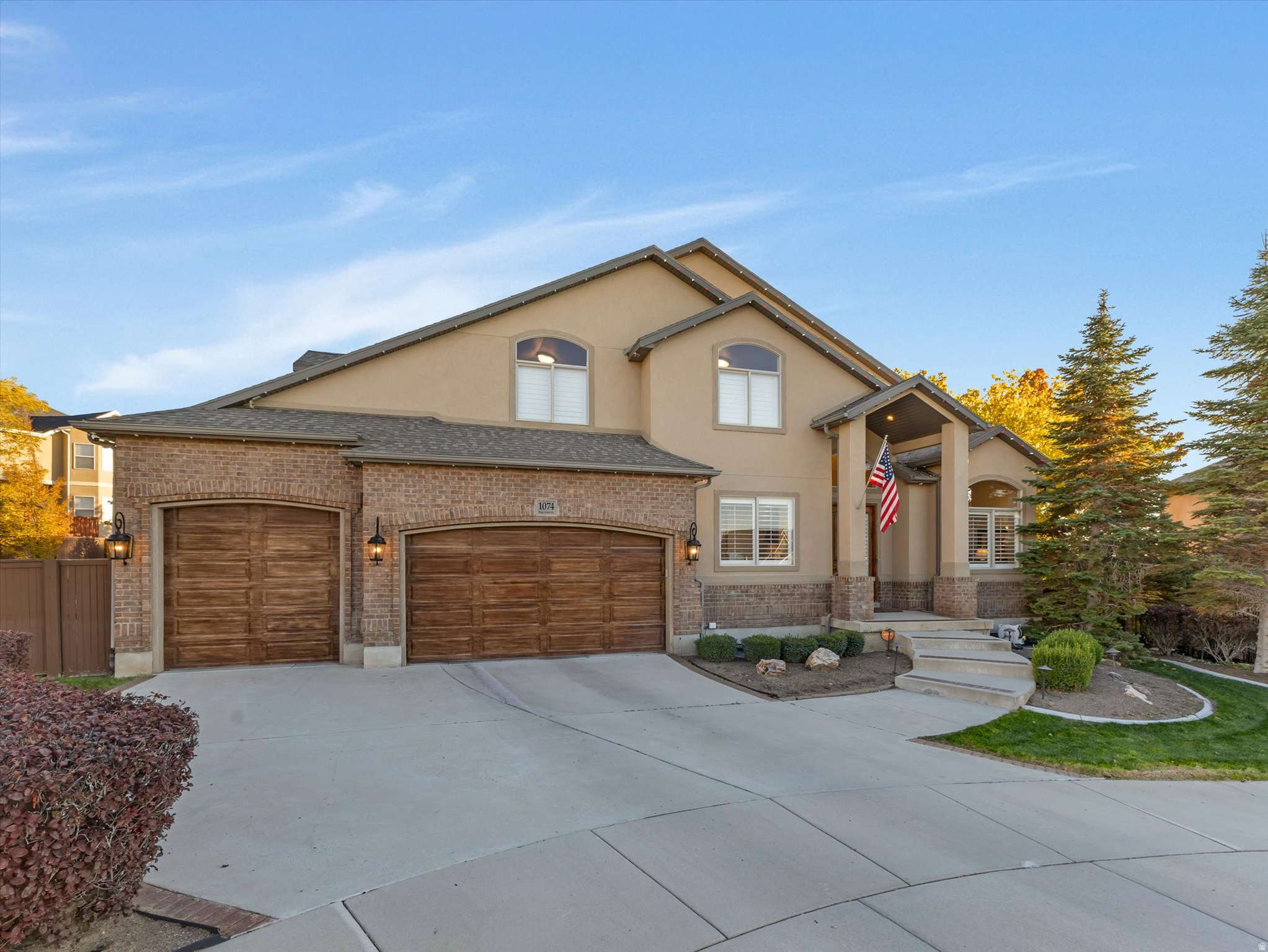 1074 E BLACK FOREST DR
