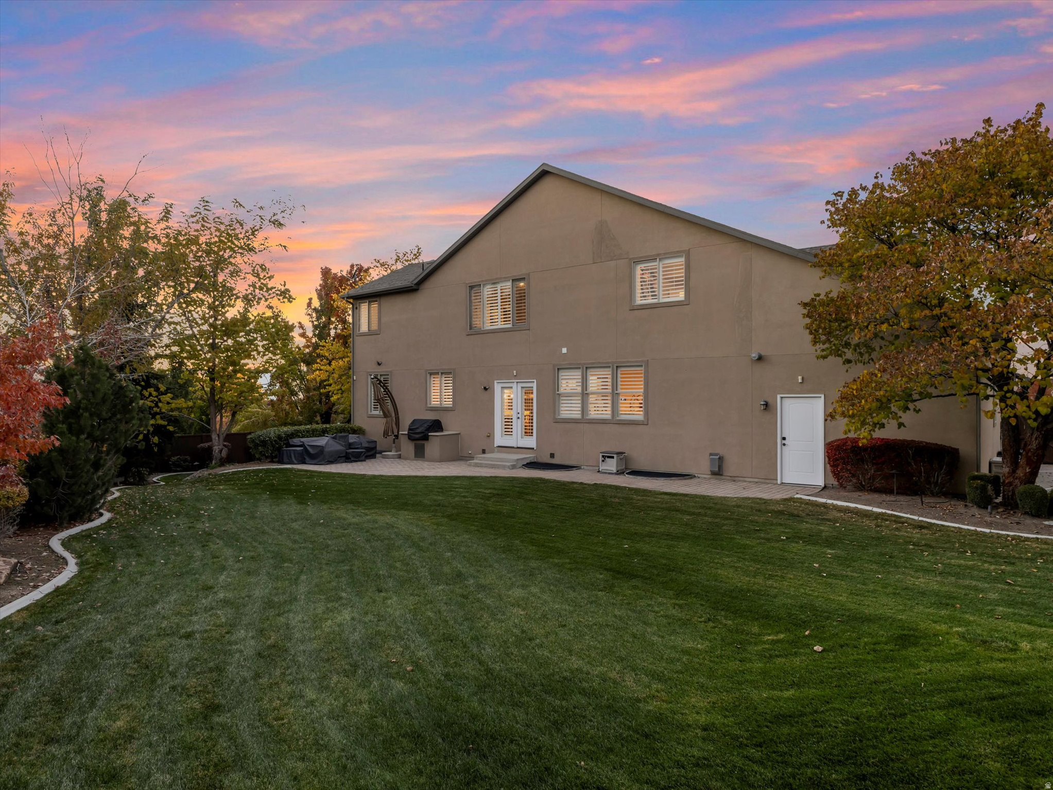 1074 E BLACK FOREST DR