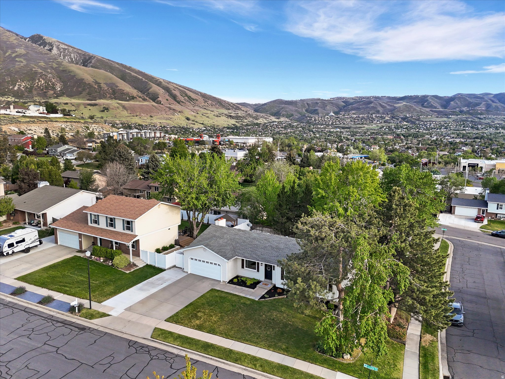 1230 E CRESTRIDGE RD