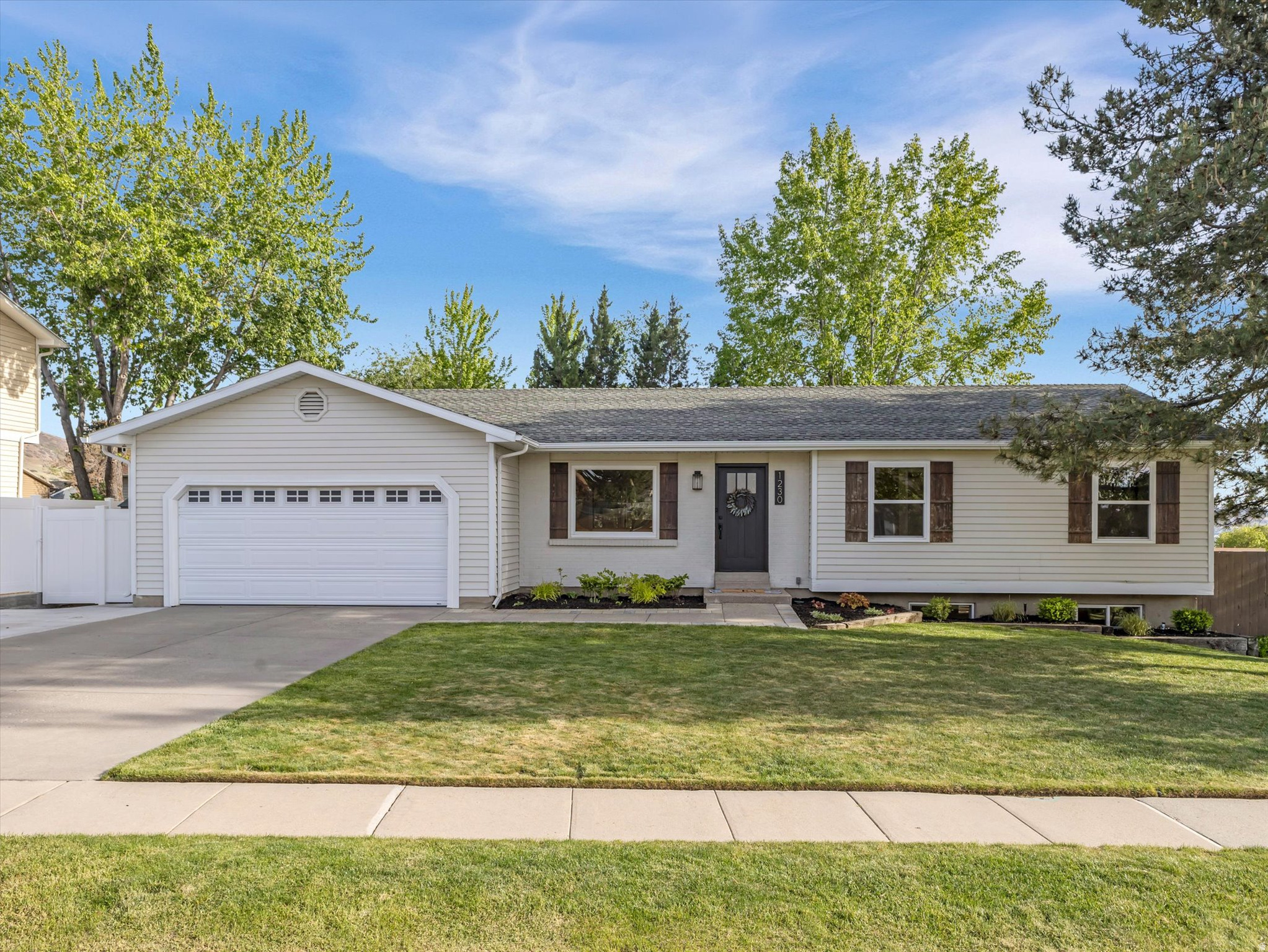 1230 E CRESTRIDGE RD
