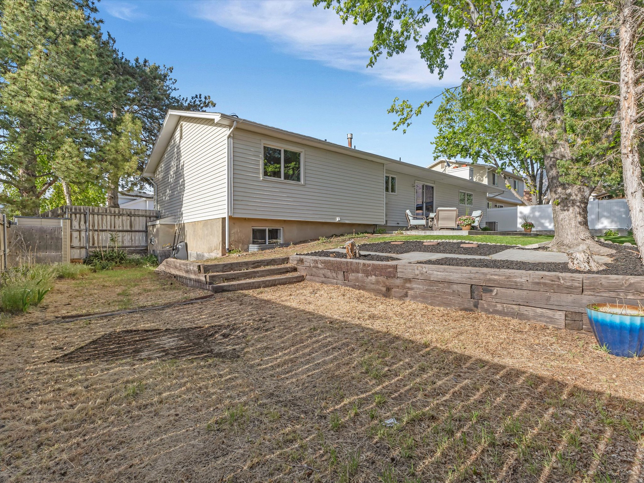 1230 E CRESTRIDGE RD