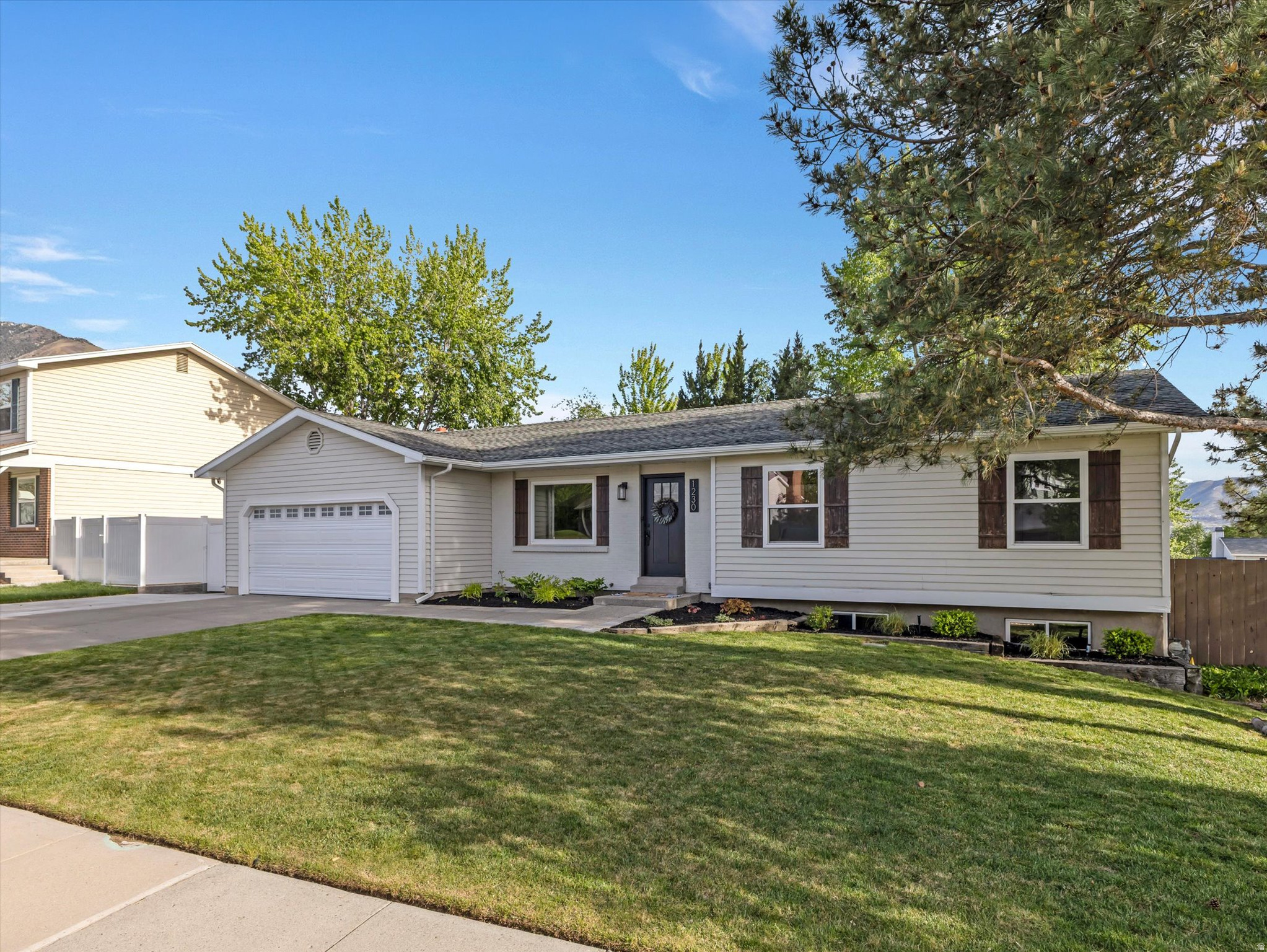 1230 E CRESTRIDGE RD