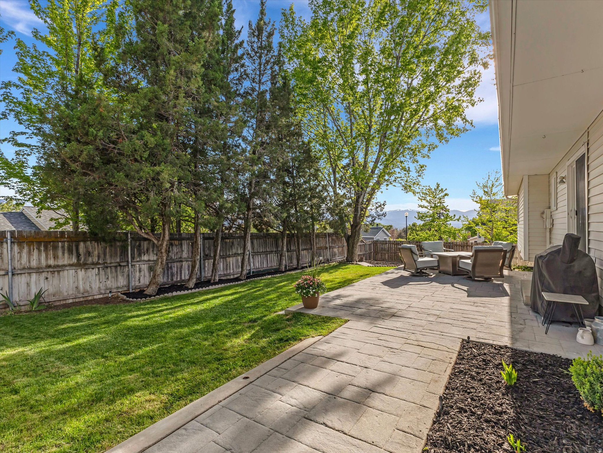 1230 E CRESTRIDGE RD