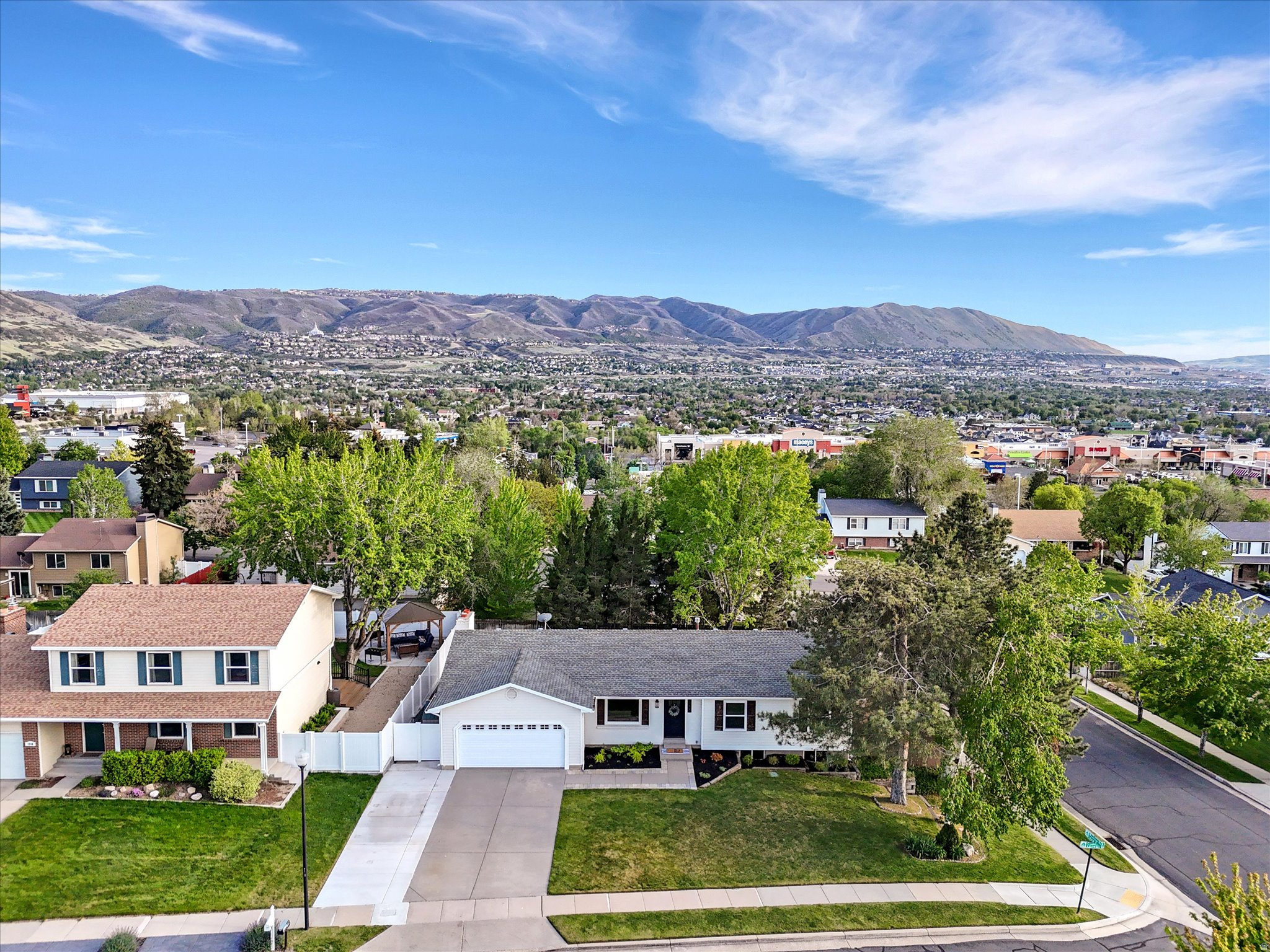 1230 E CRESTRIDGE RD