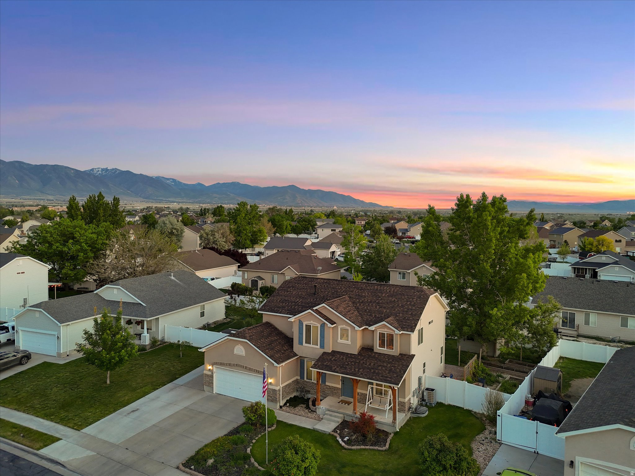 187 W BOATSMAN CIR