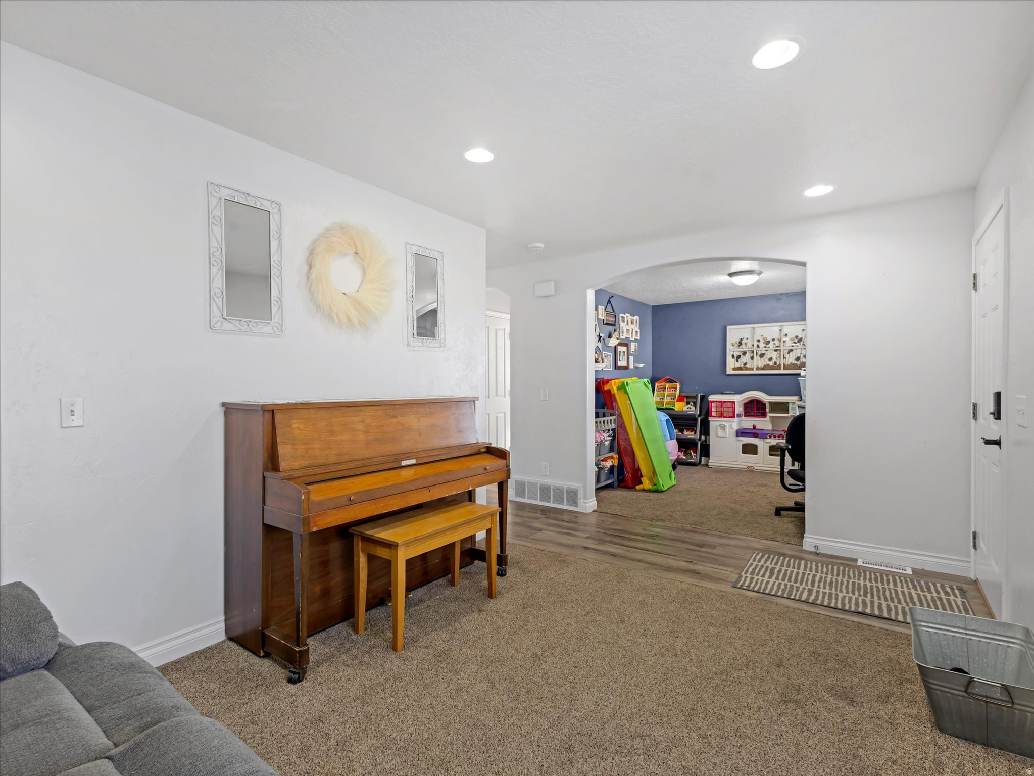 187 W BOATSMAN CIR