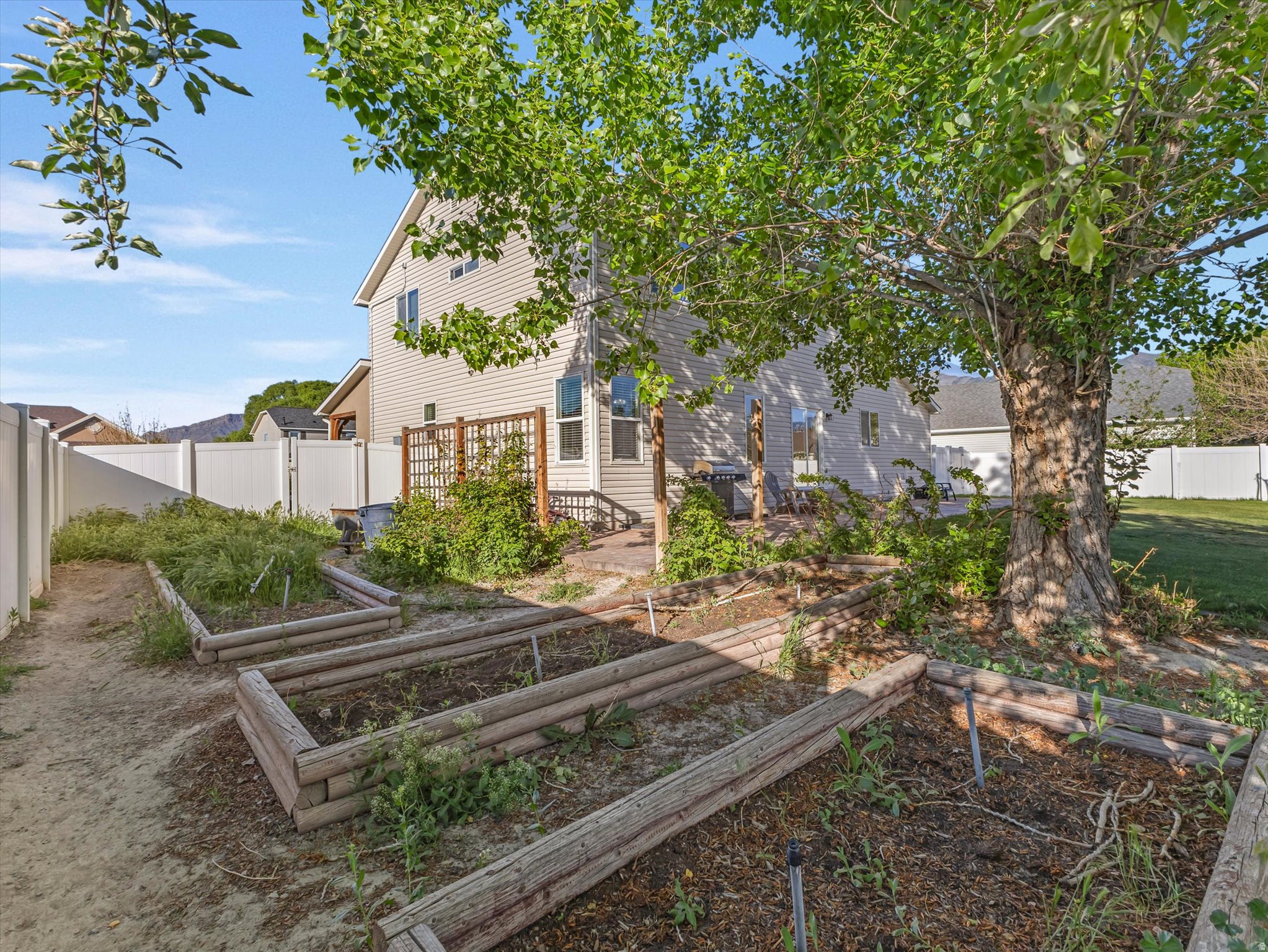 187 W BOATSMAN CIR