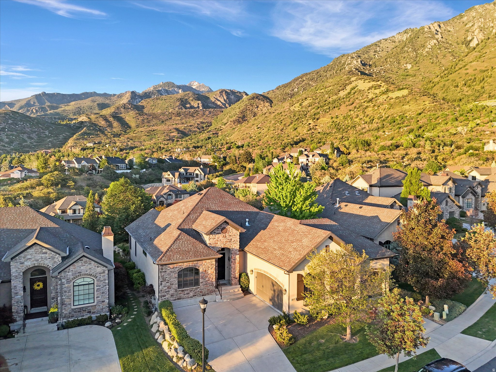 3077 E SCENIC VALLEY LN