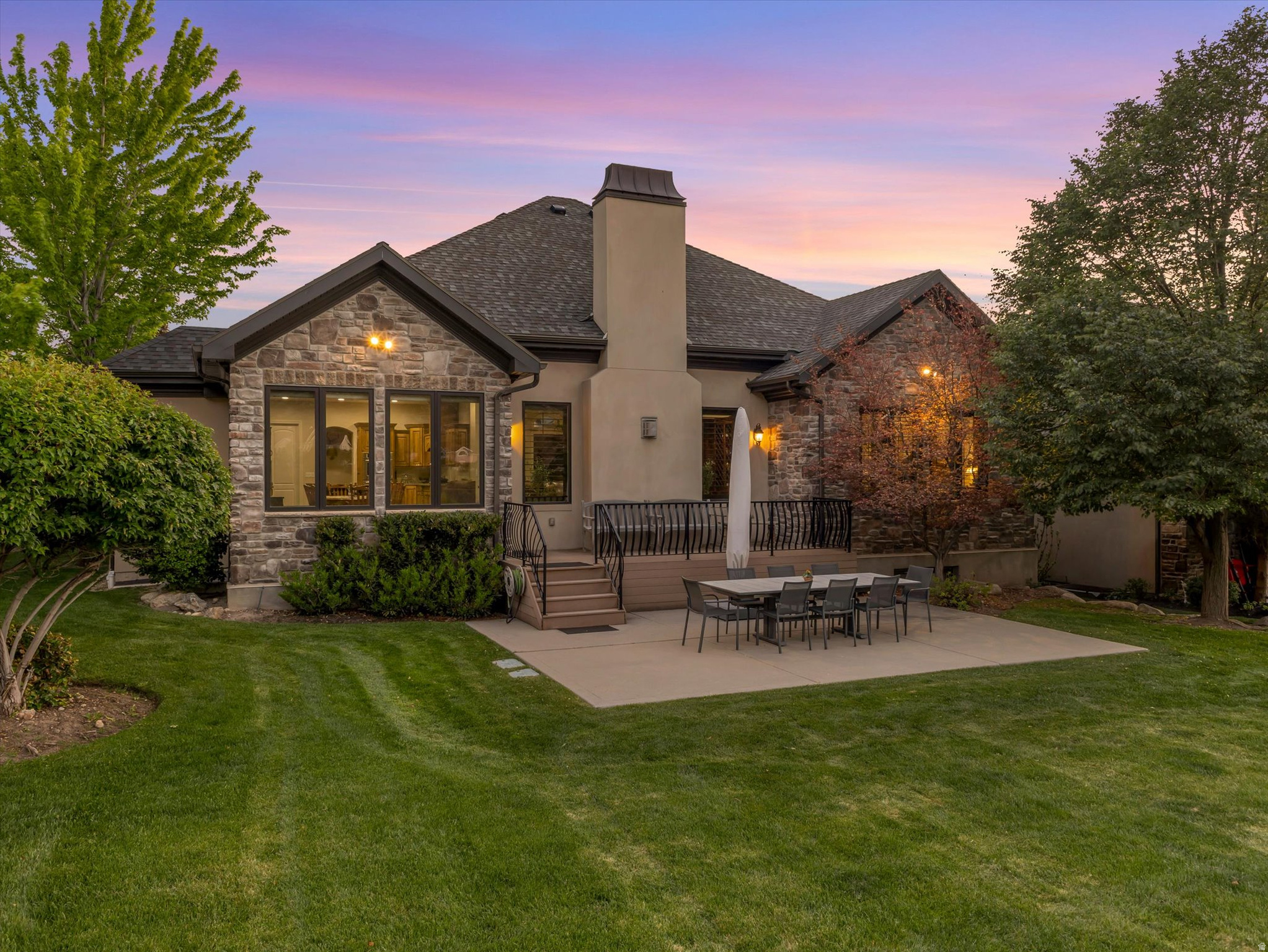 3077 E SCENIC VALLEY LN