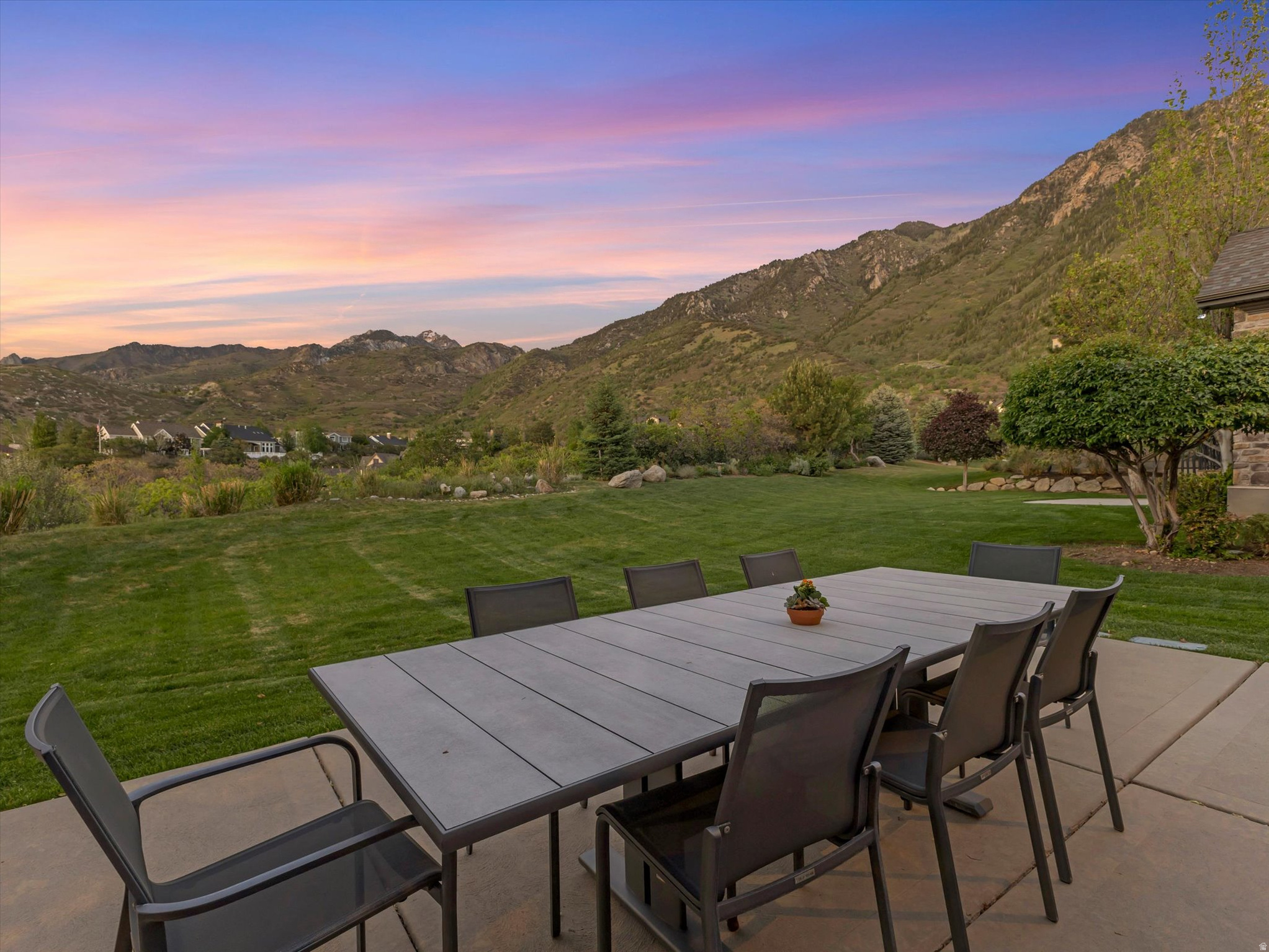 3077 E SCENIC VALLEY LN