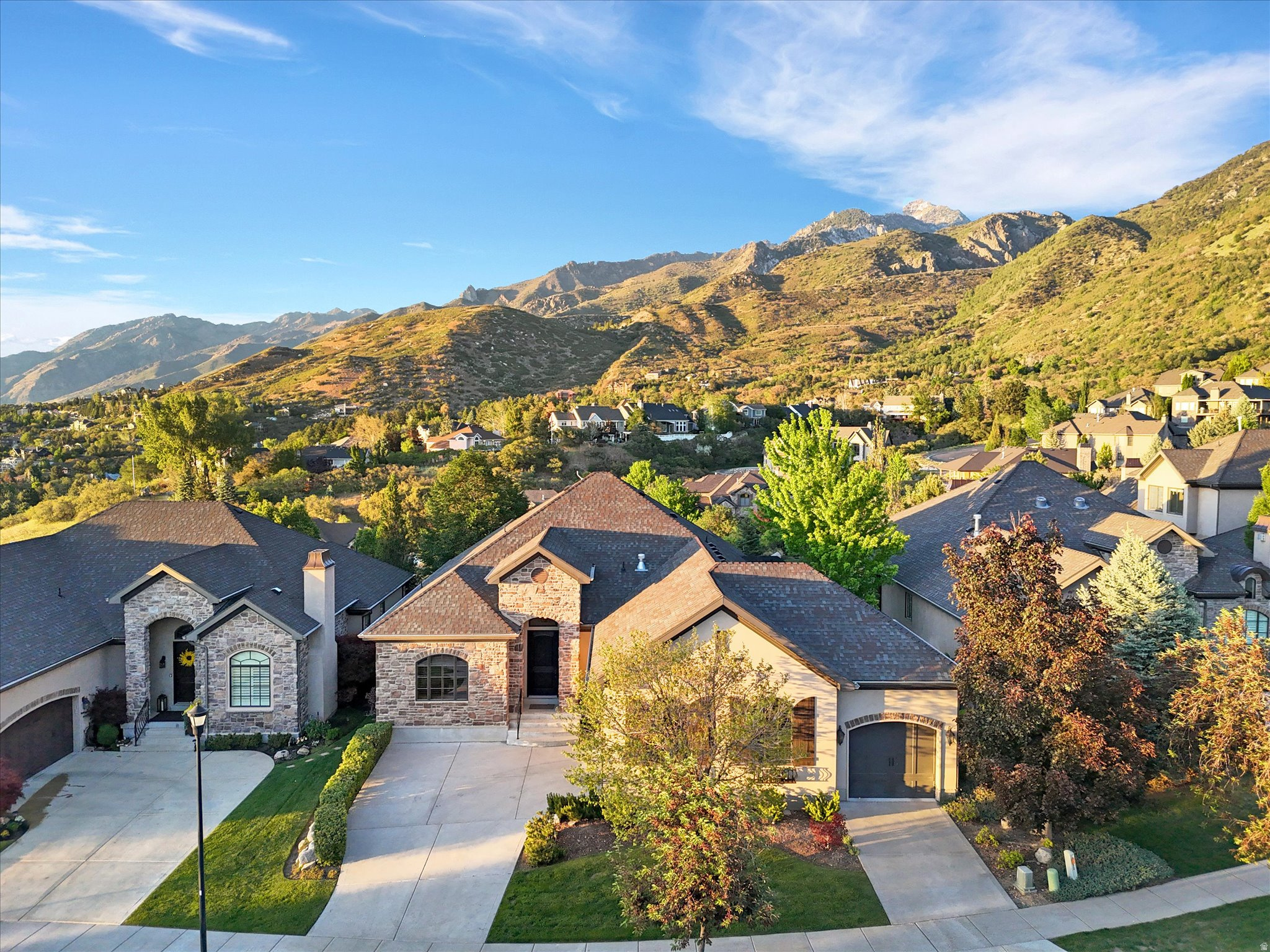 3077 E SCENIC VALLEY LN