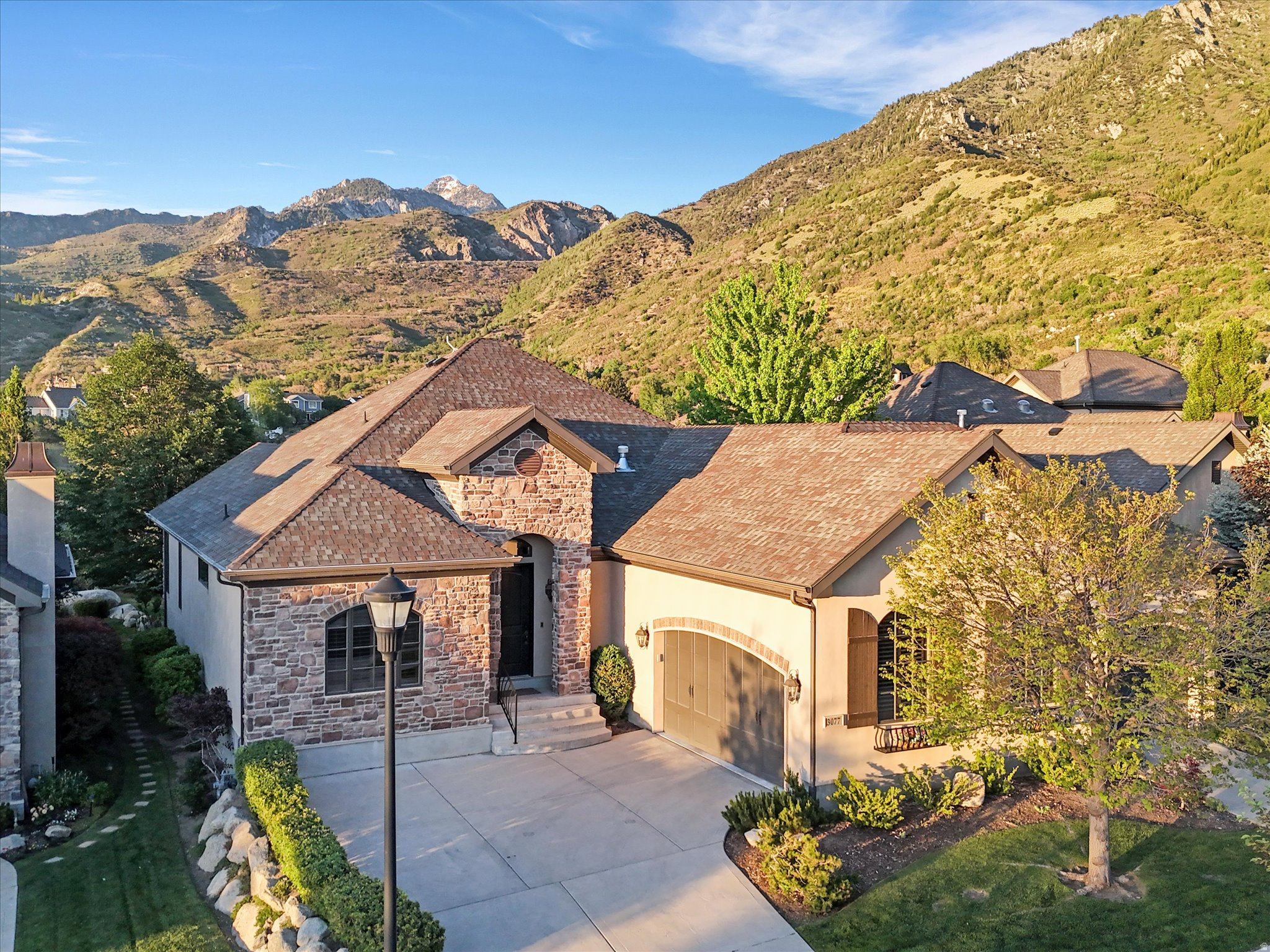 3077 E SCENIC VALLEY LN