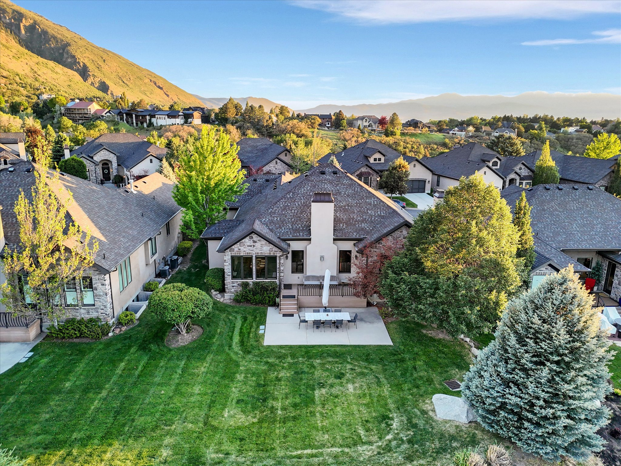 3077 E SCENIC VALLEY LN