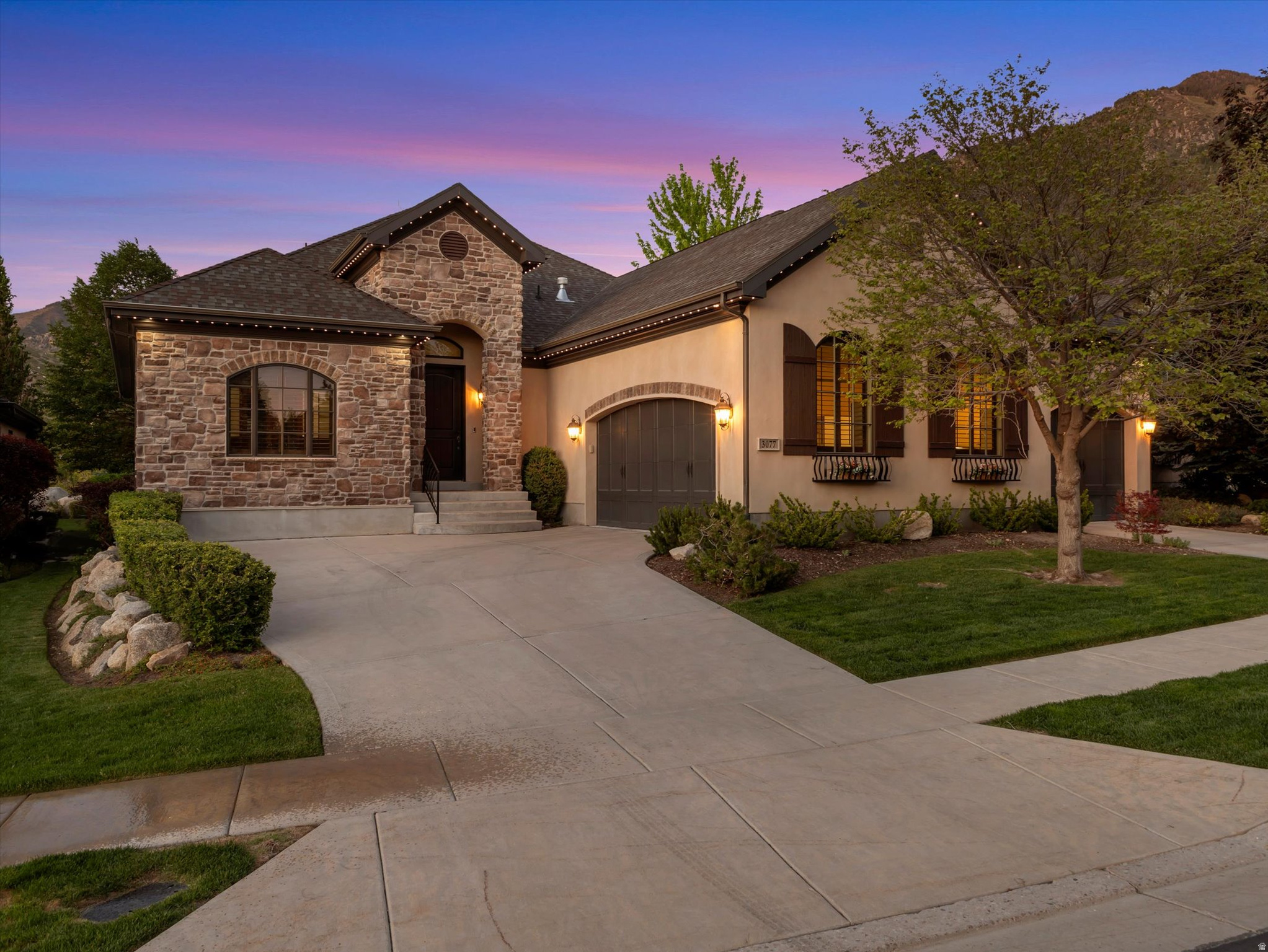 3077 E SCENIC VALLEY LN