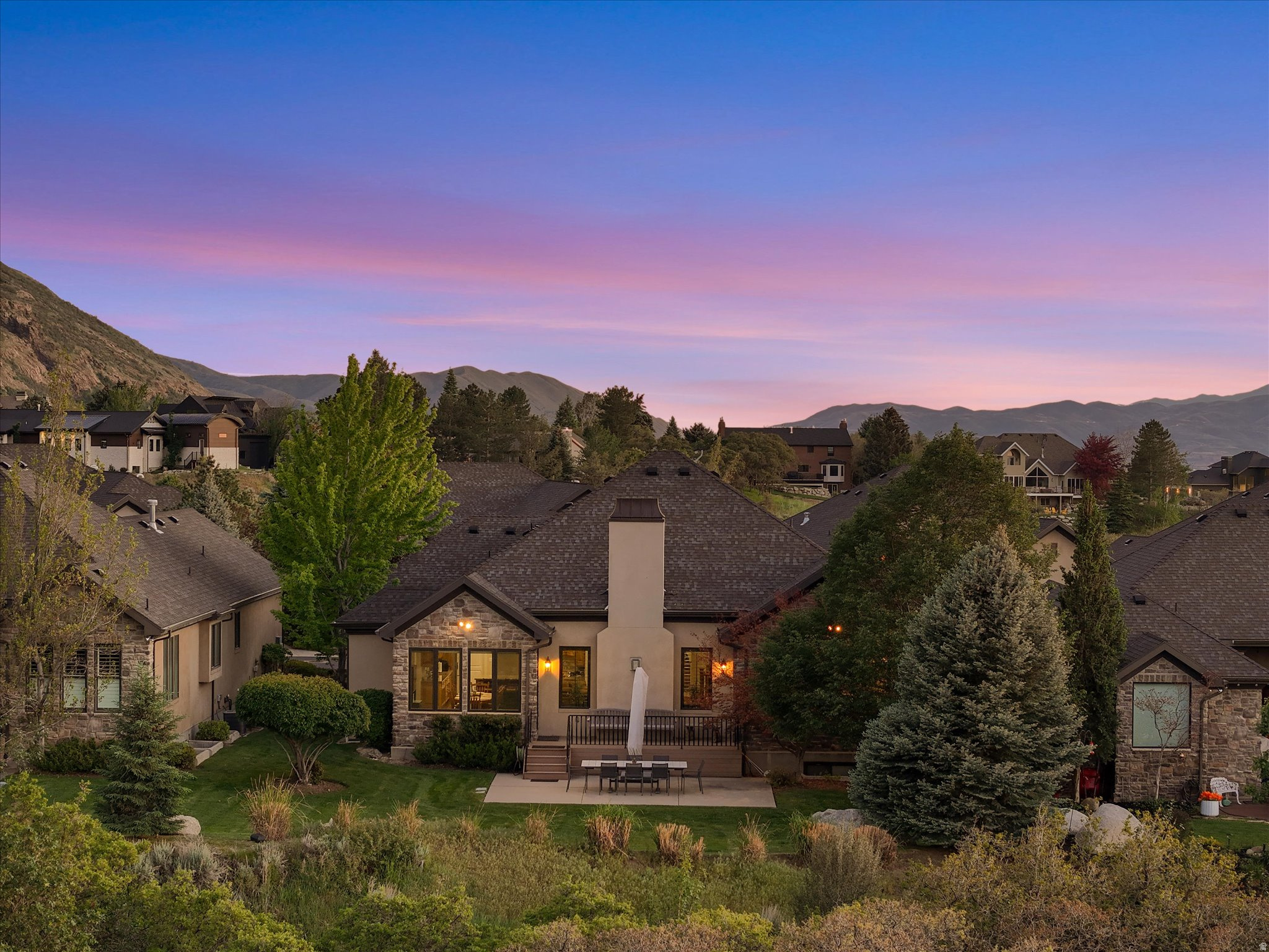 3077 E SCENIC VALLEY LN