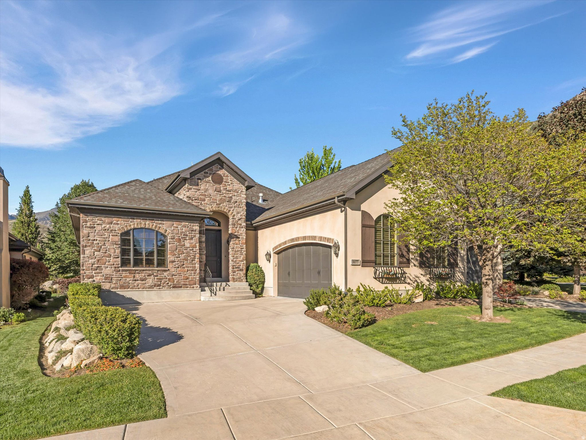 3077 E SCENIC VALLEY LN