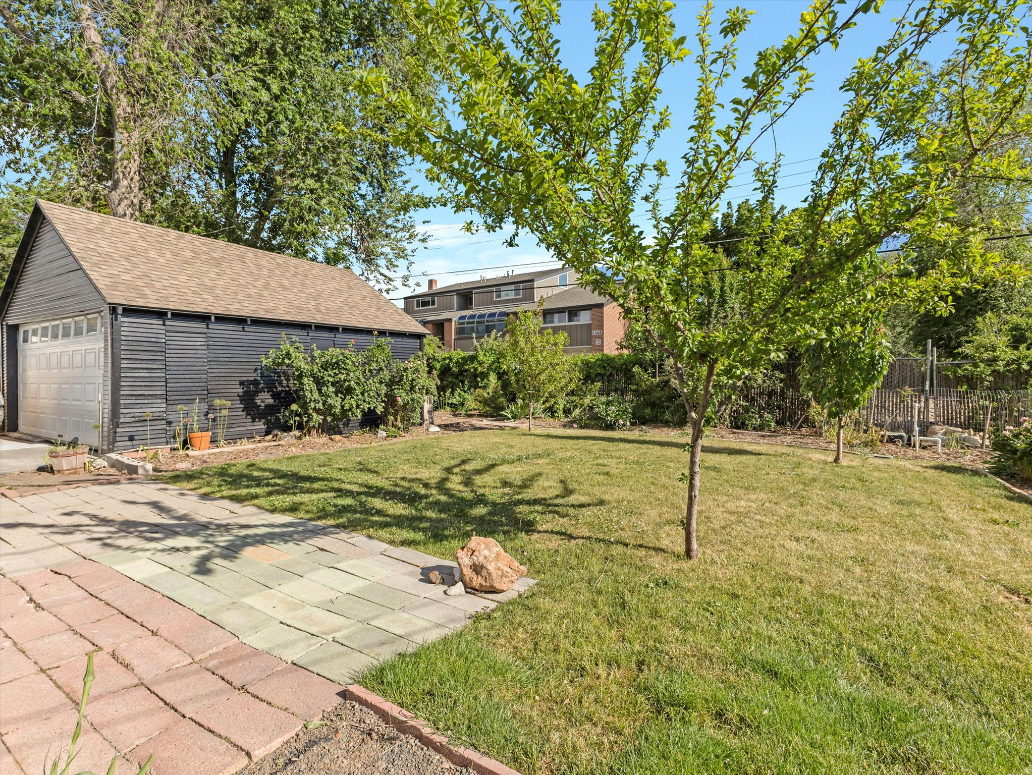 1028 E ELGIN AVE