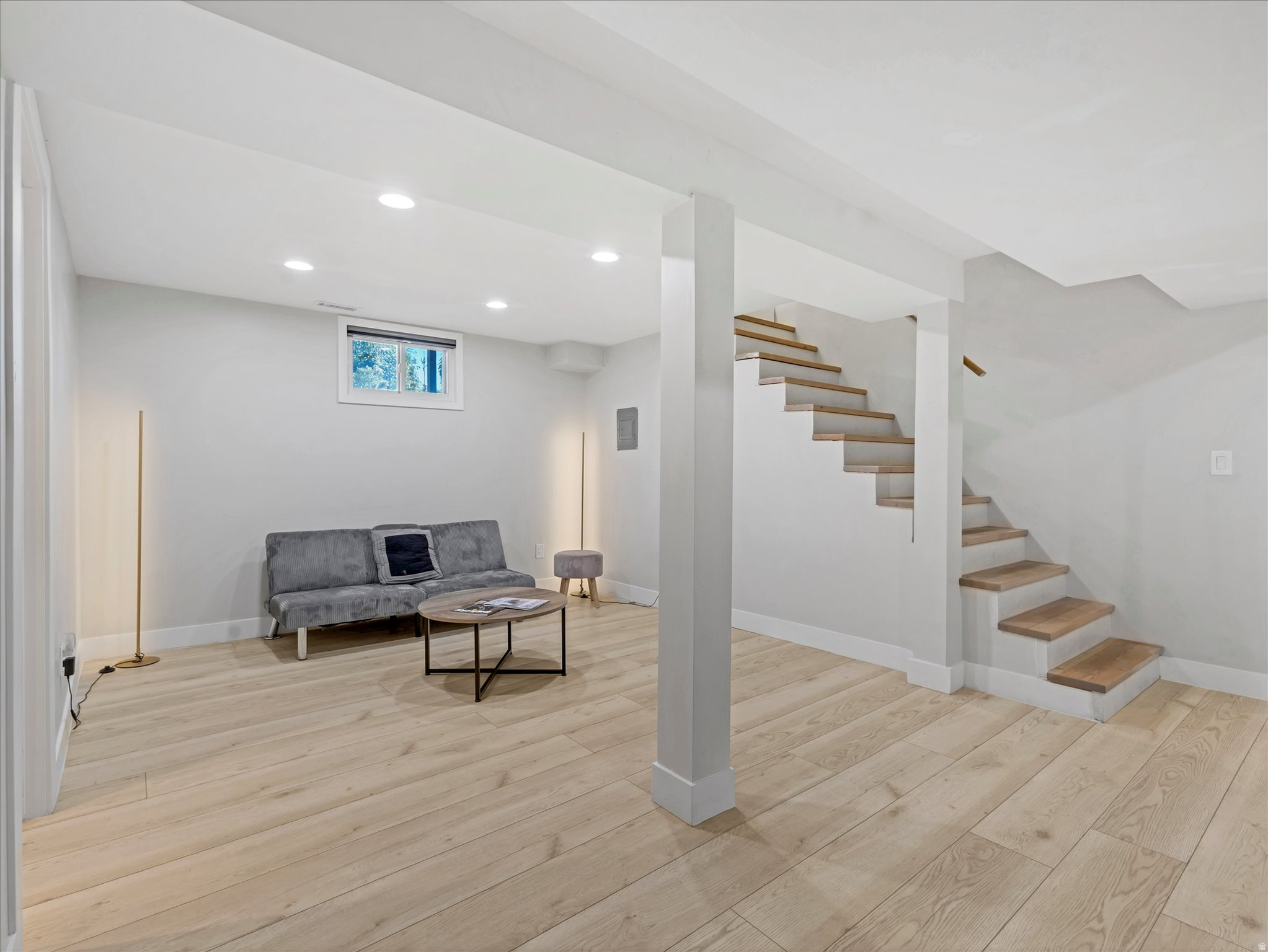 1028 E ELGIN AVE