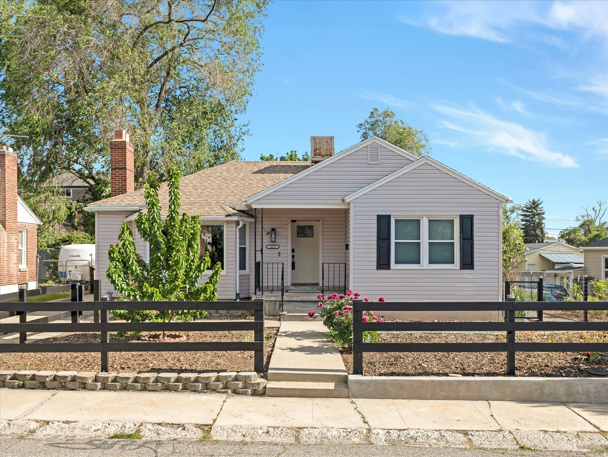 1028 E ELGIN AVE