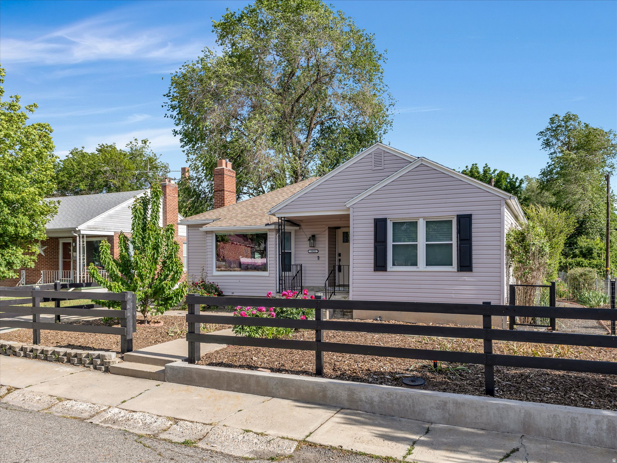 1028 E ELGIN AVE