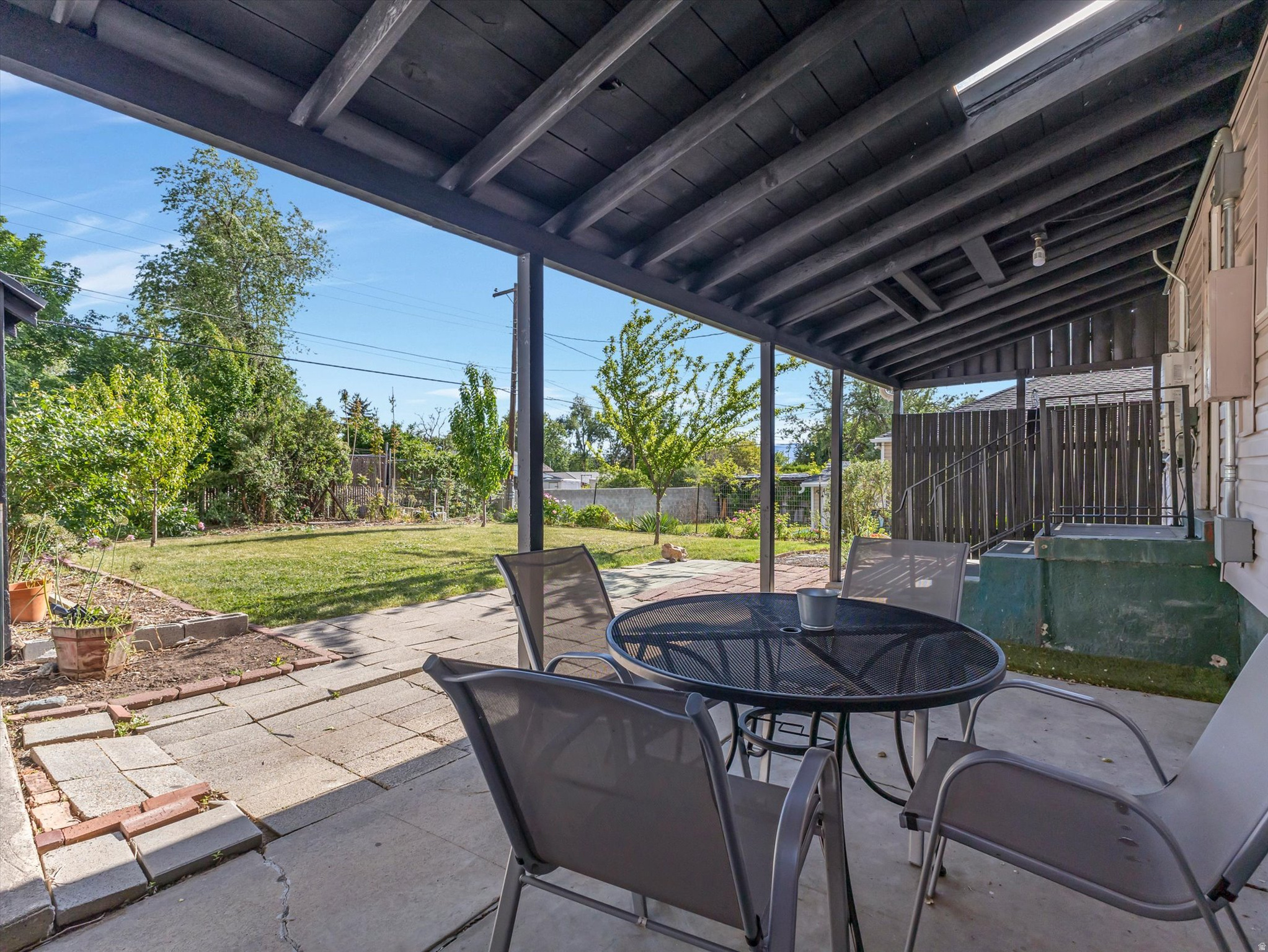1028 E ELGIN AVE
