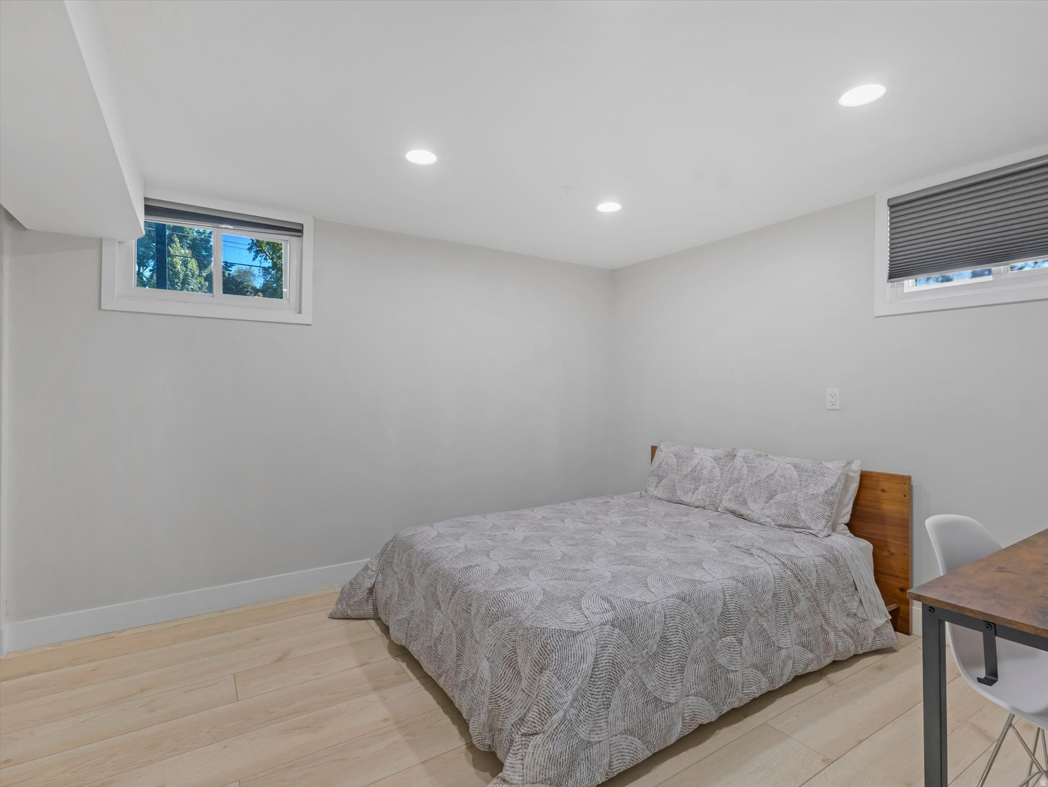 1028 E ELGIN AVE