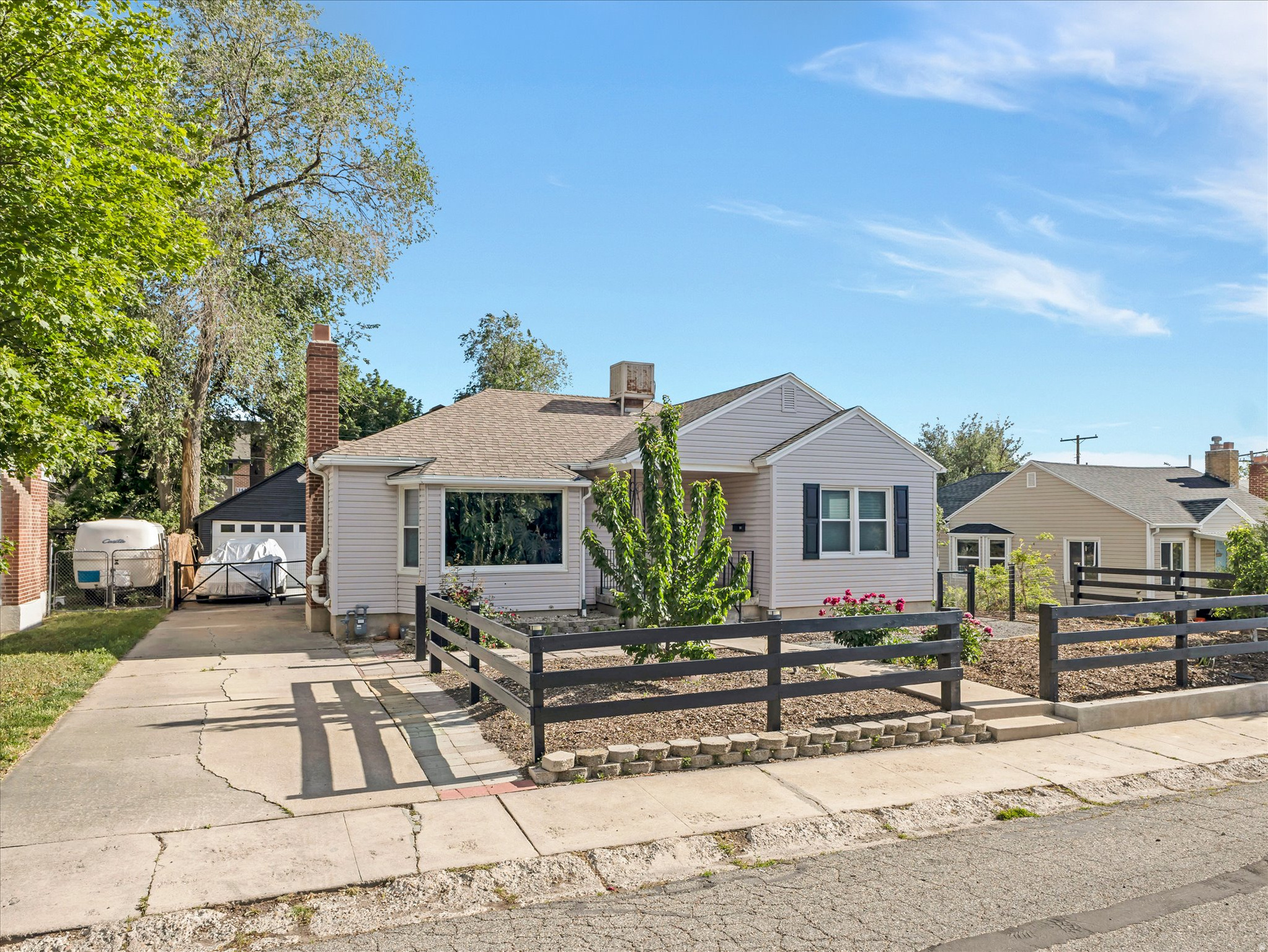 1028 E ELGIN AVE