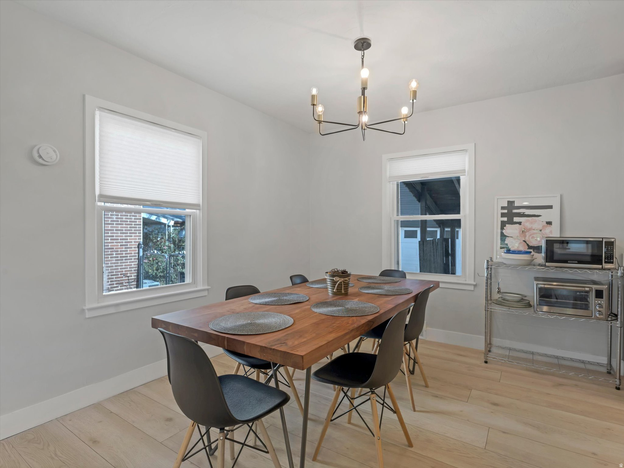 1028 E ELGIN AVE